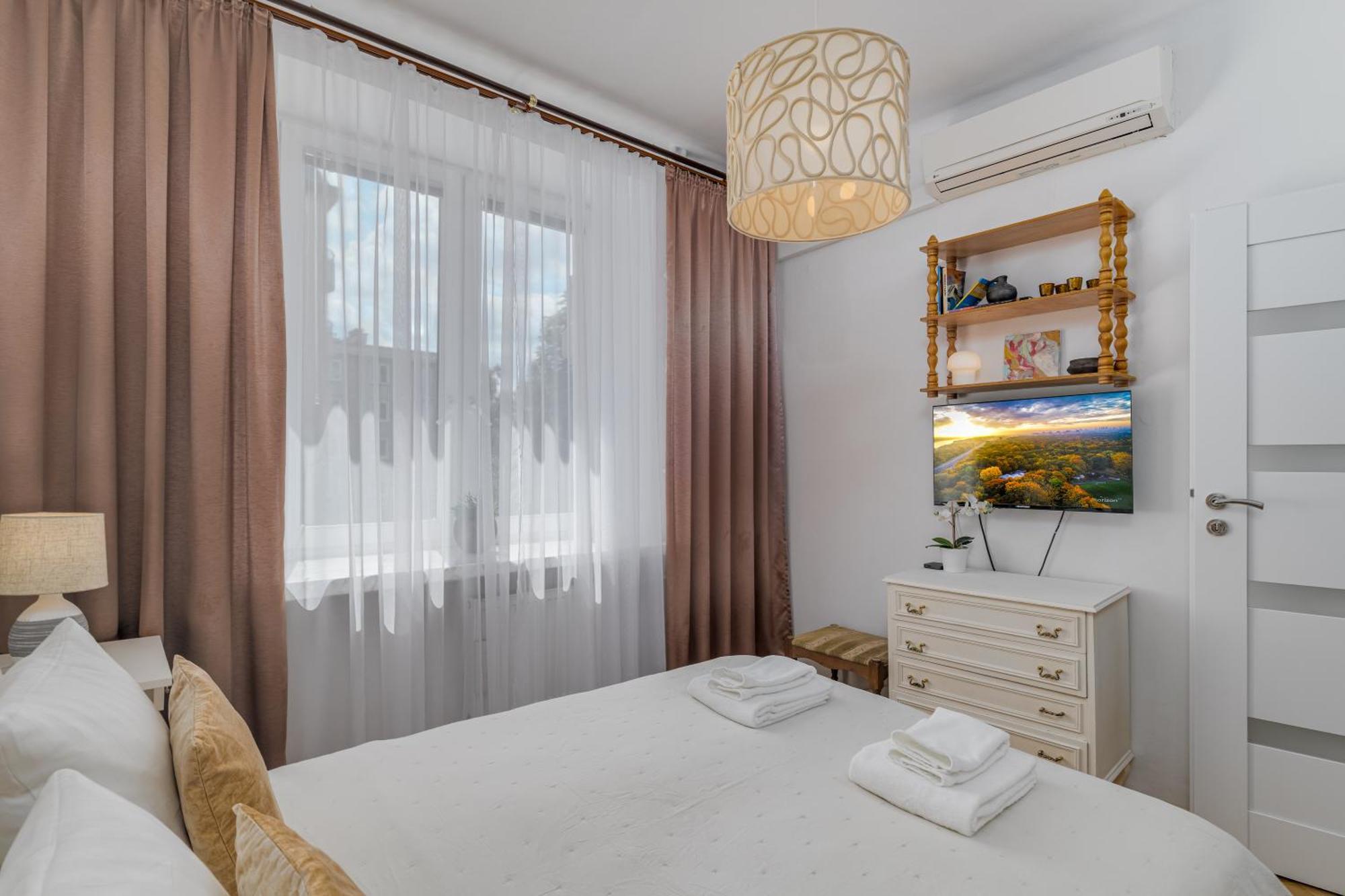 Luxury In Cozy Spacious Near Heart Of Apartment Warsaw