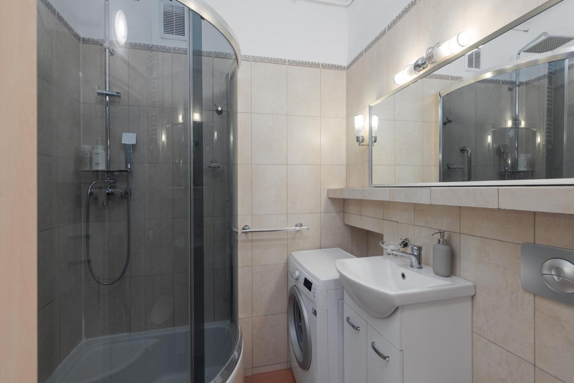 Luxury In Cozy Spacious Near Heart Of Warsaw