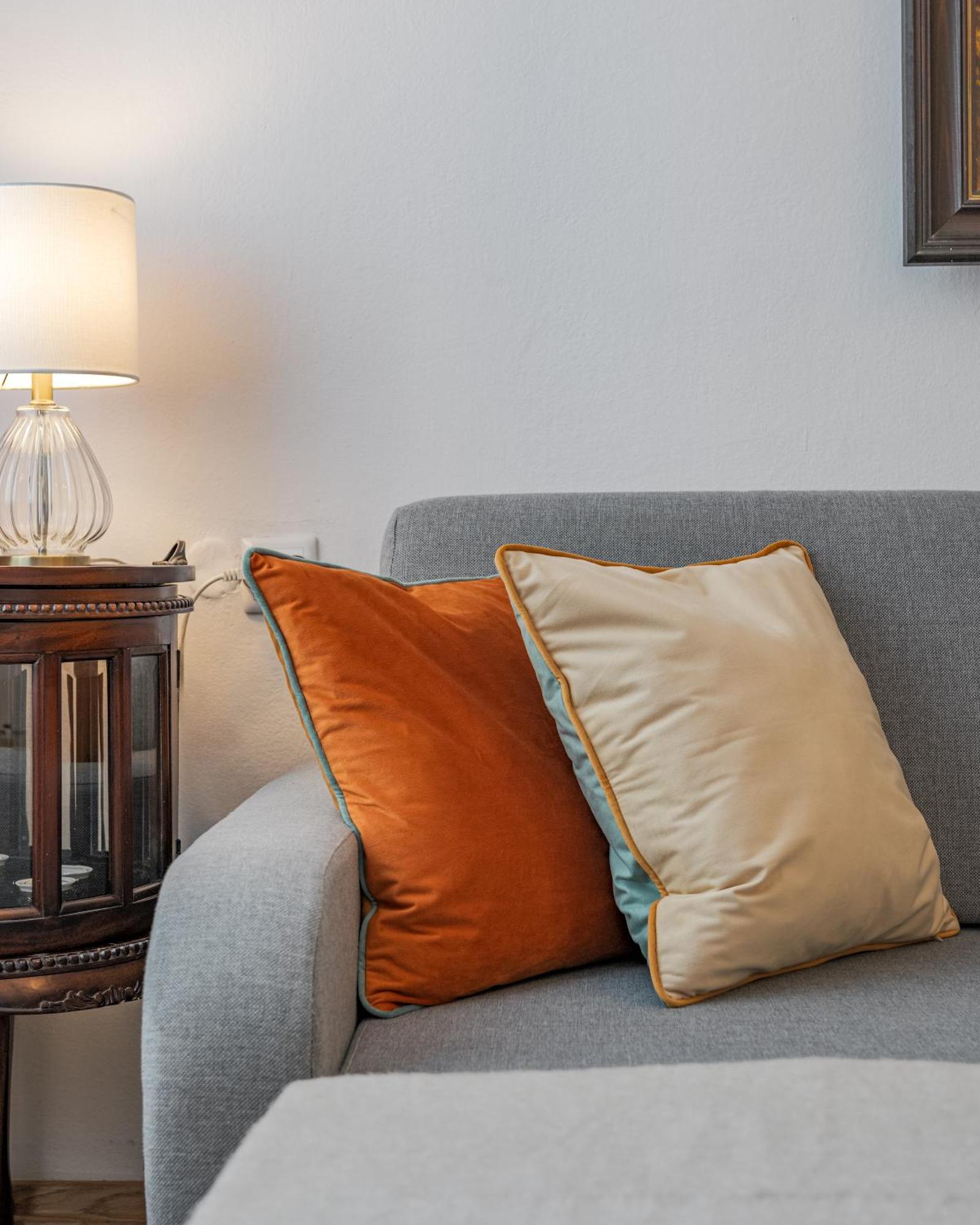 Luxury In Cozy Spacious Near Heart Of
