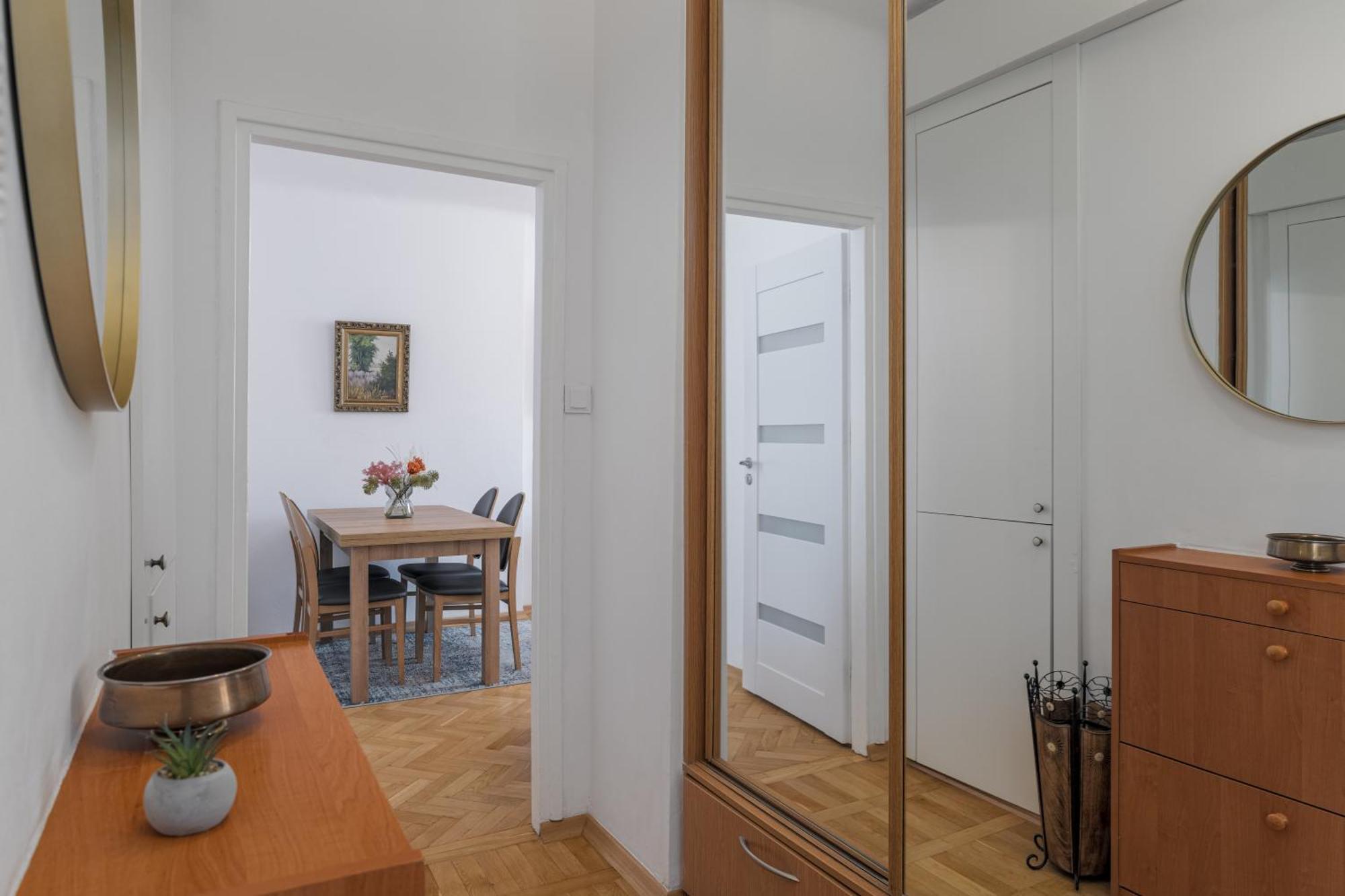Apartment Luxury In Cozy Spacious Near Heart Of Warsaw
