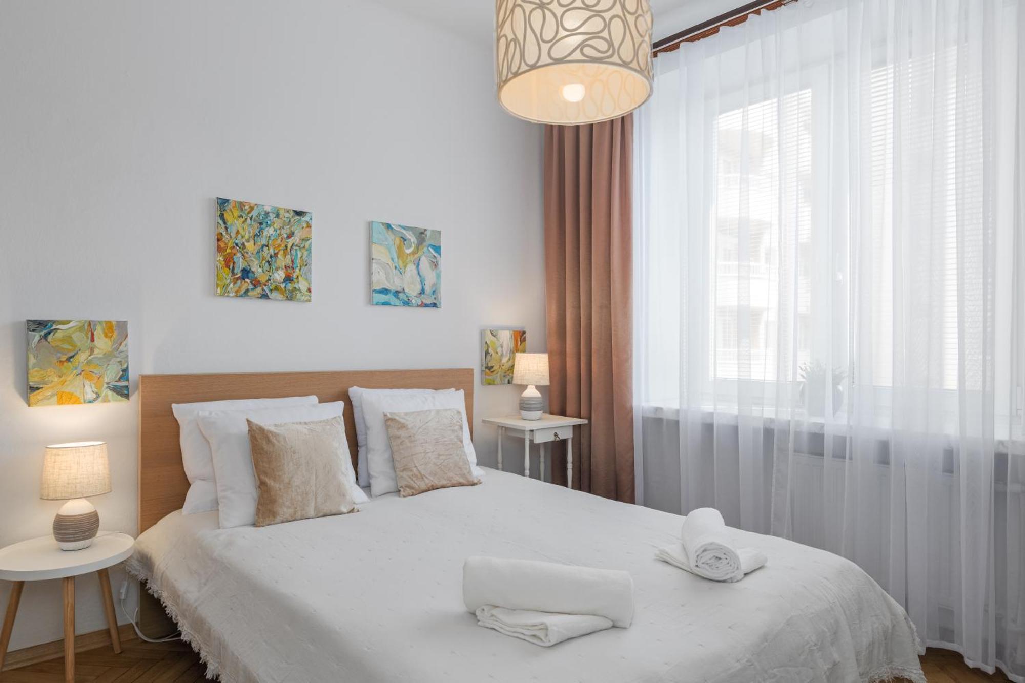 Apartment Luxury In Cozy Spacious Near Heart Of