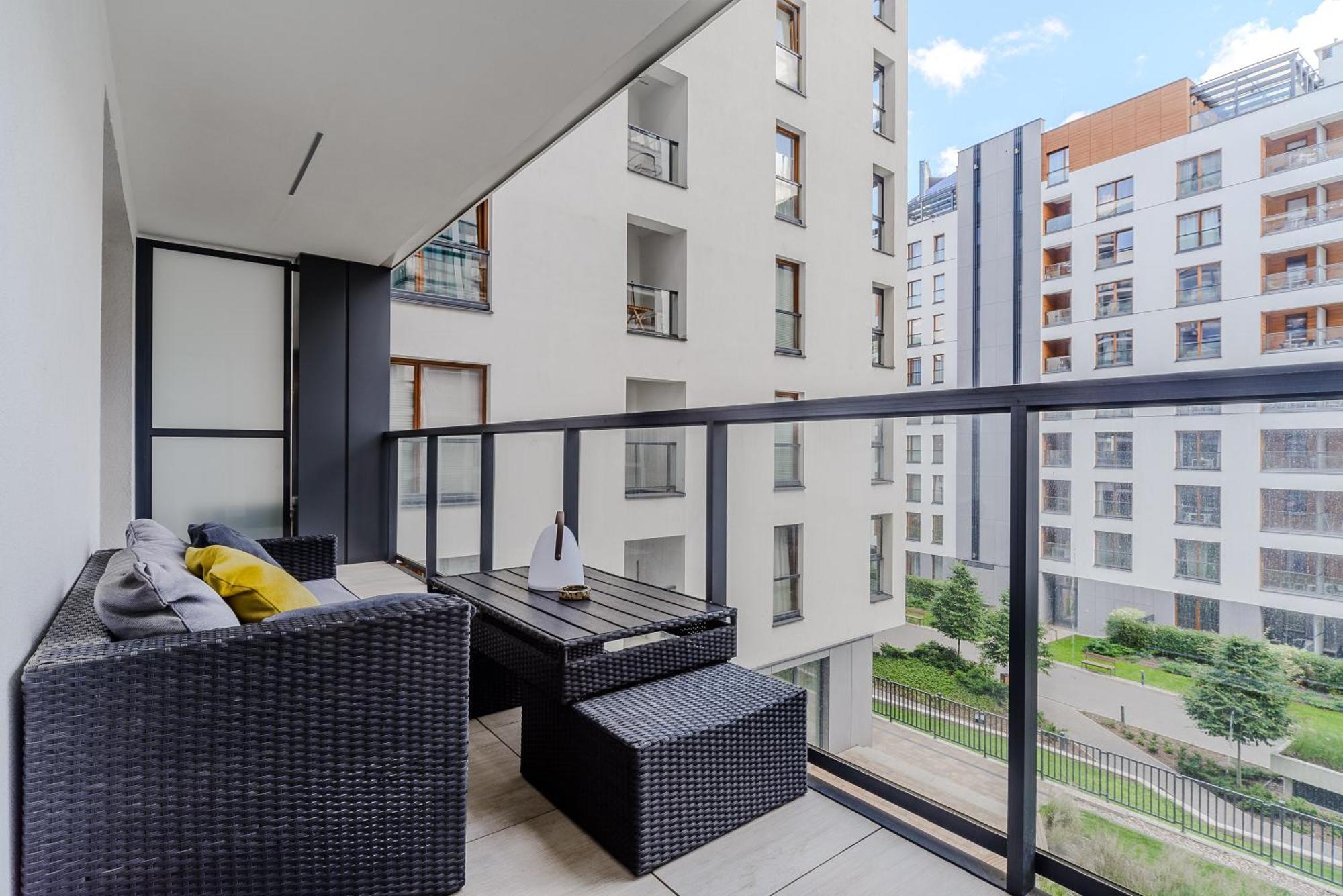 Cozy Family With Balcony Near Zlote Tarasy