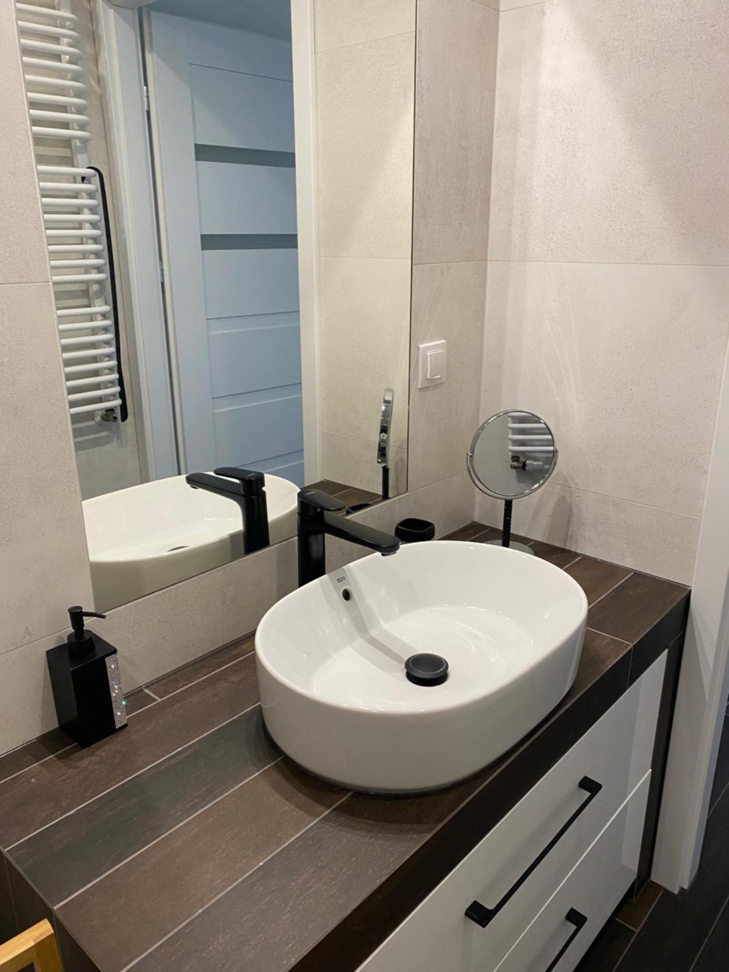 Wola Tower Apartamento *