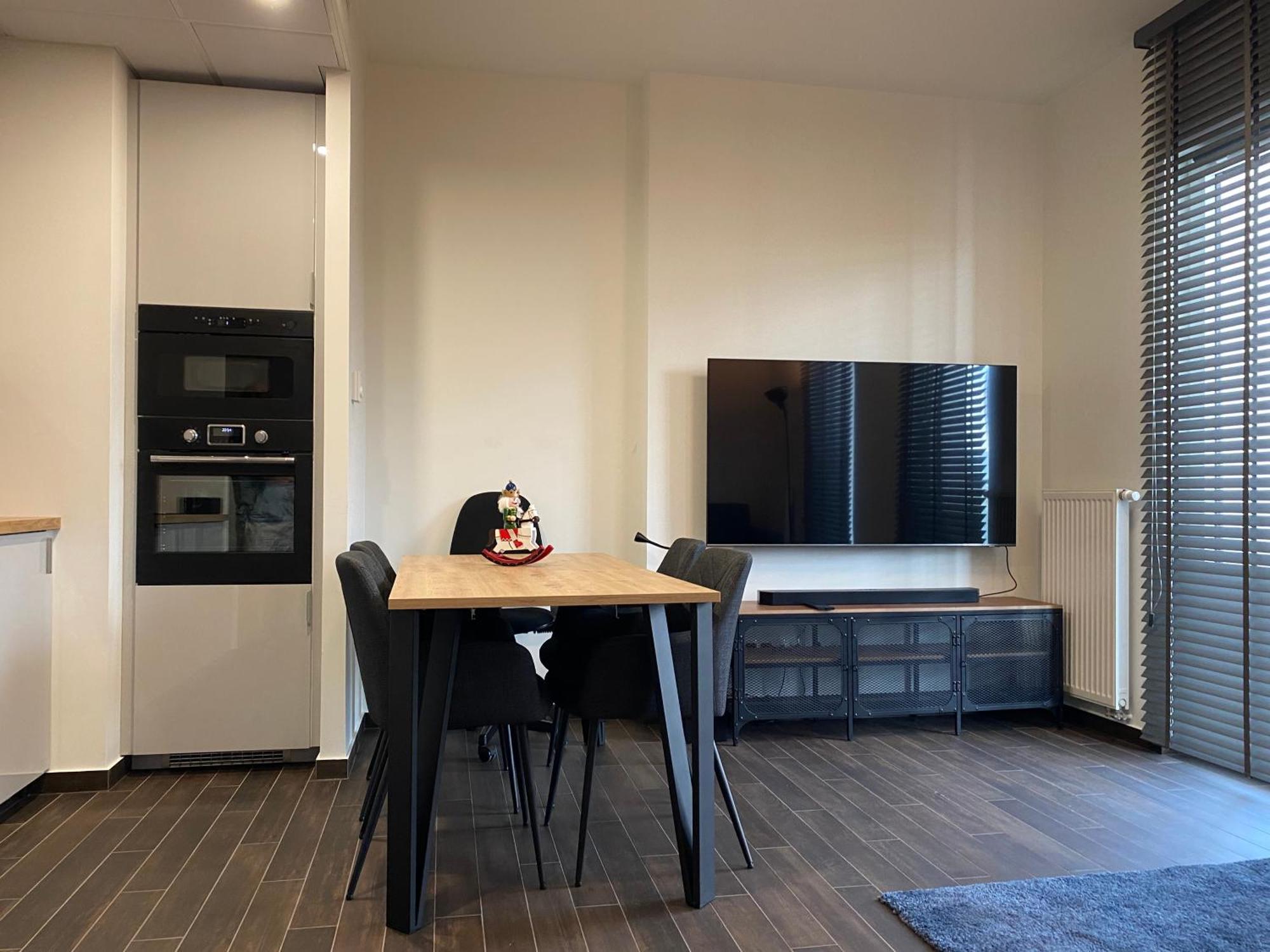 Wola Tower Apartamento *