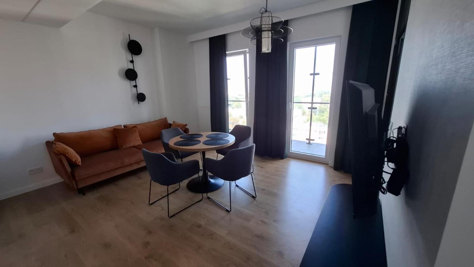Wola Tower Apartamento