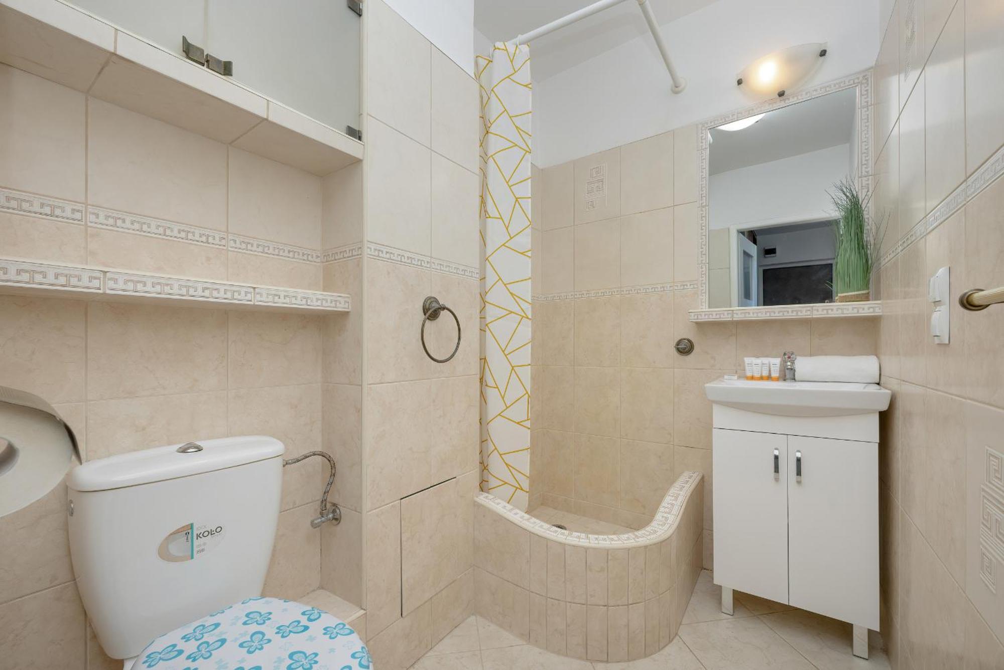 Apartment Spacious & Bright In Solec By Renters *