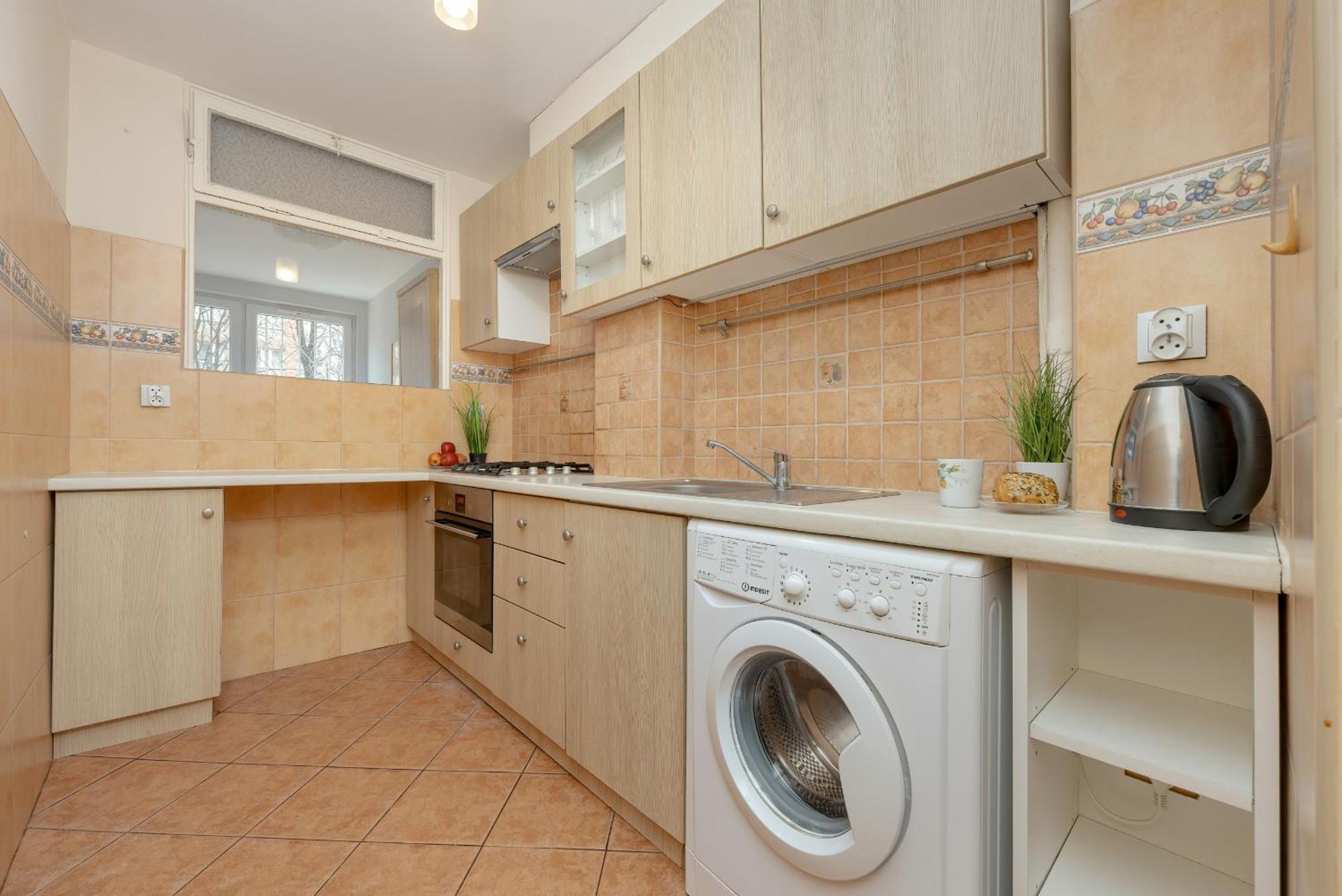 Spacious & Bright In Solec By Renters
