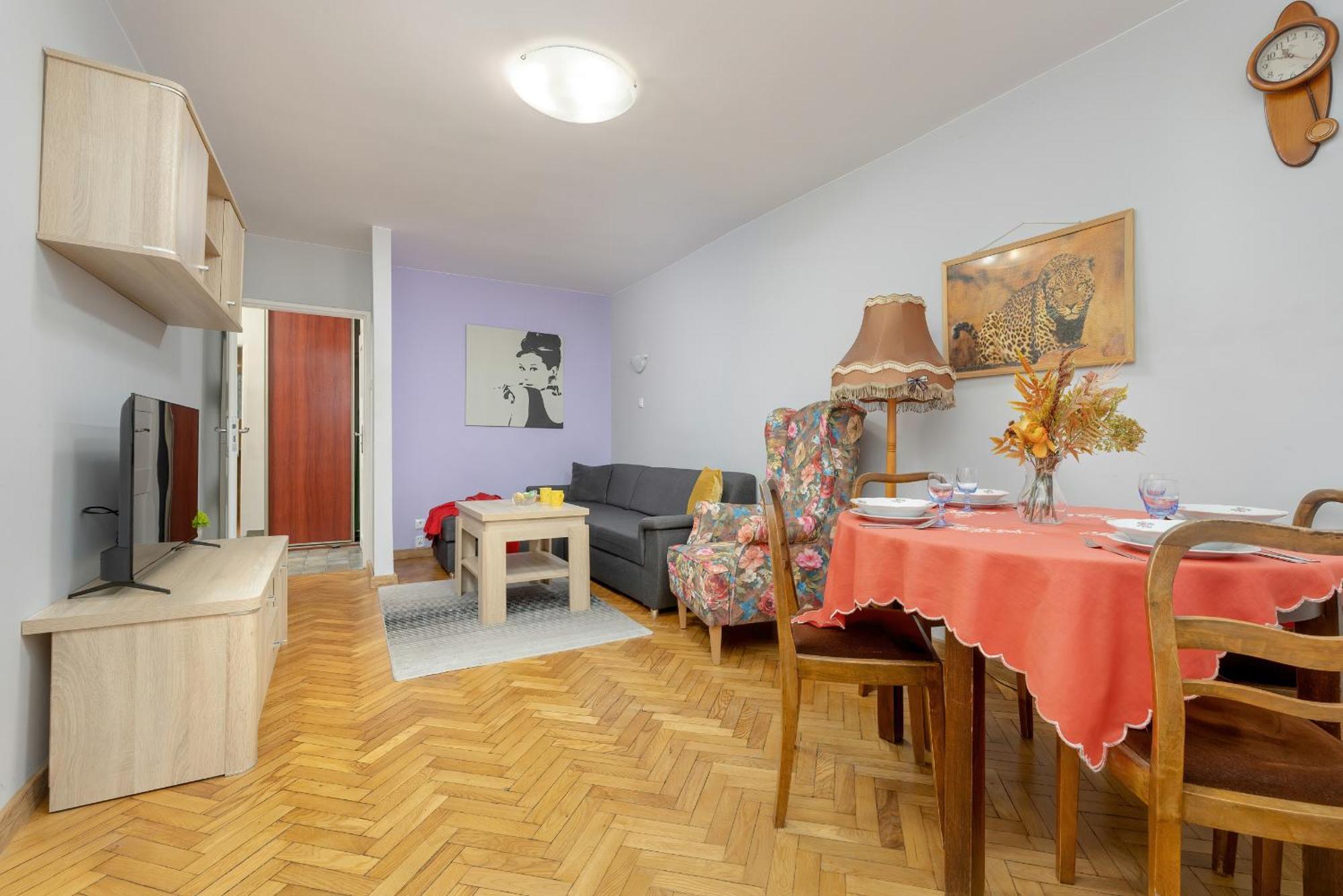 Spacious & Bright In Solec By Renters *