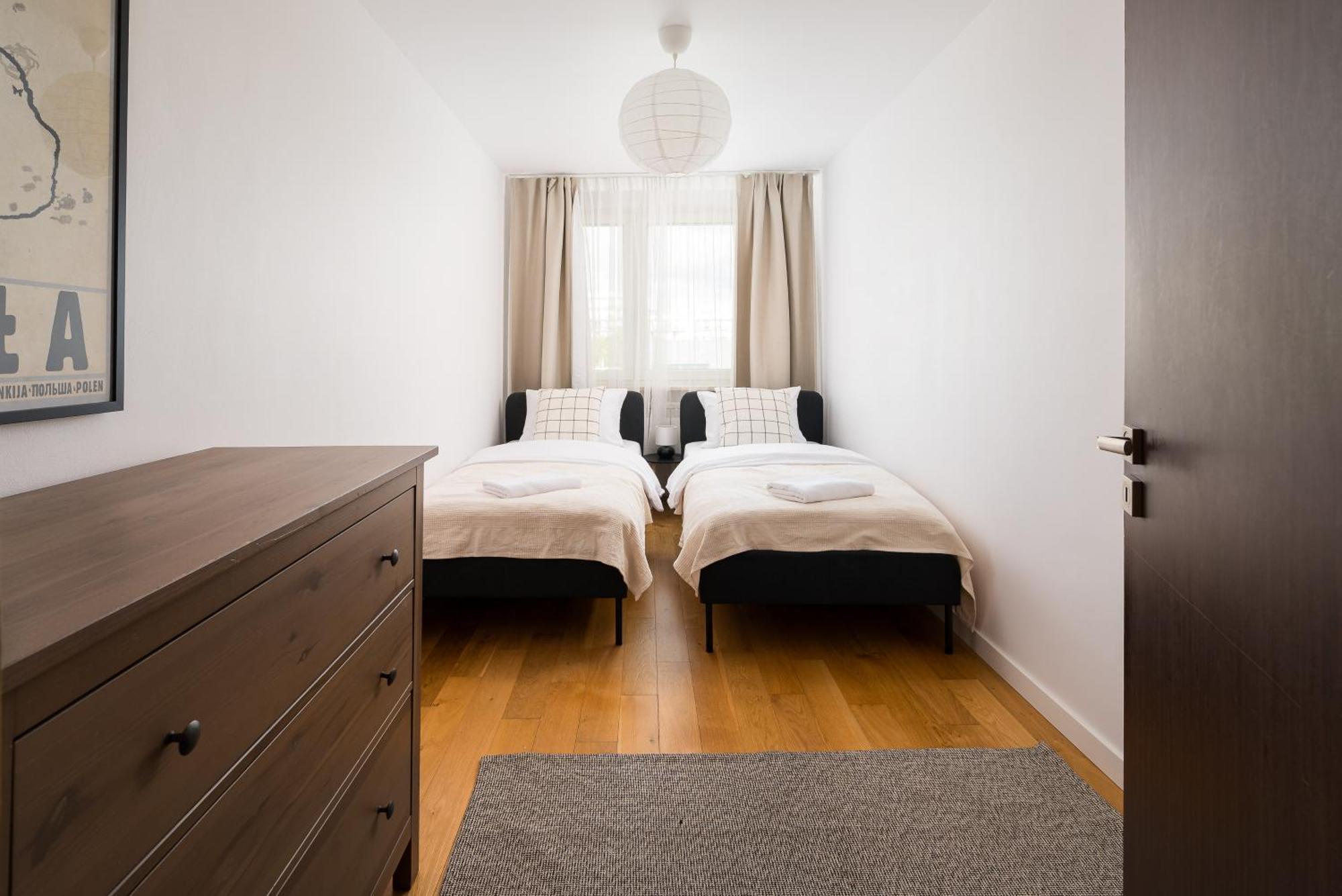 Metro Stoklosy 2-bedroom Apartamento