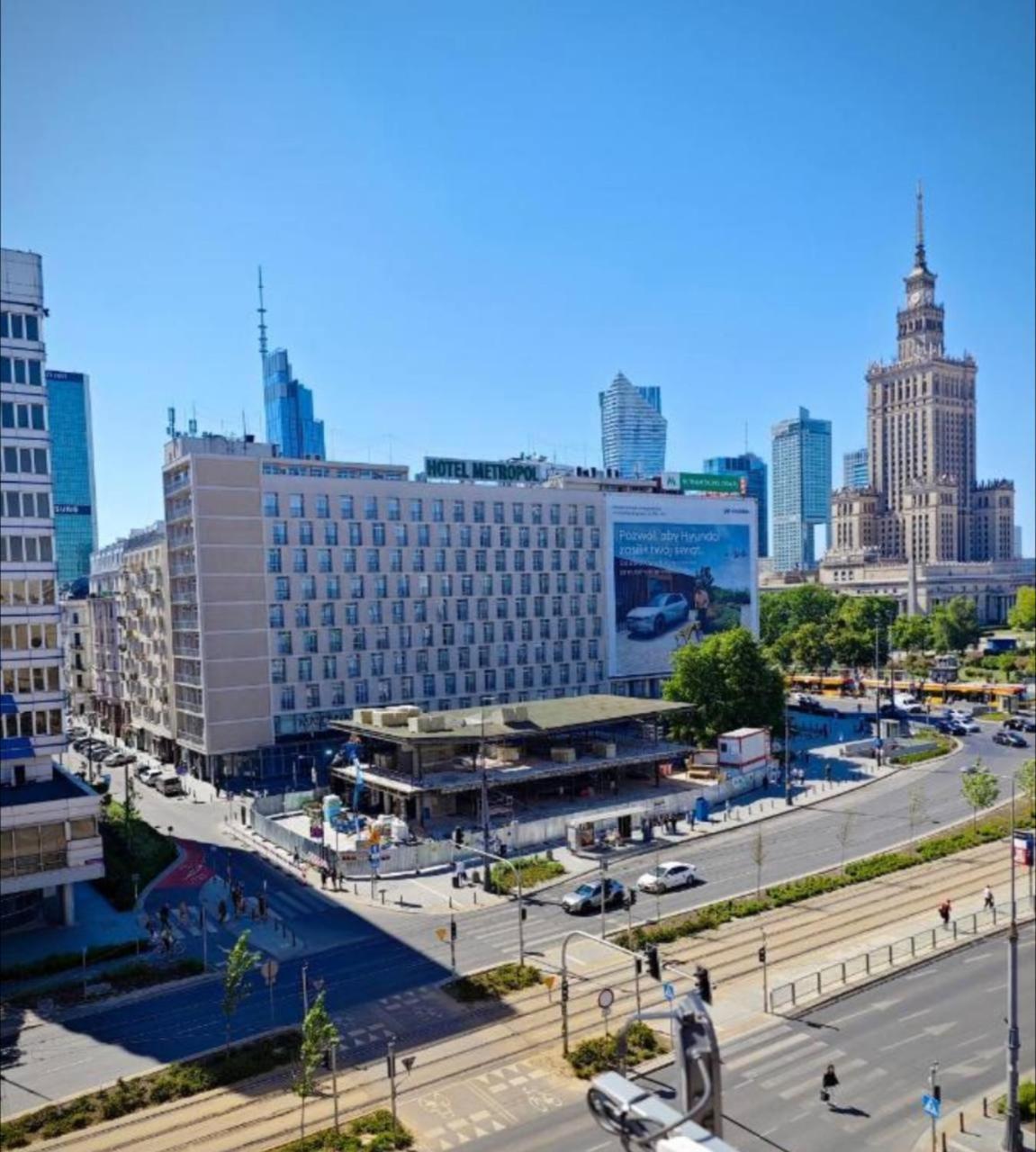 Marszalkowska Street Centrum Netflix Warschau