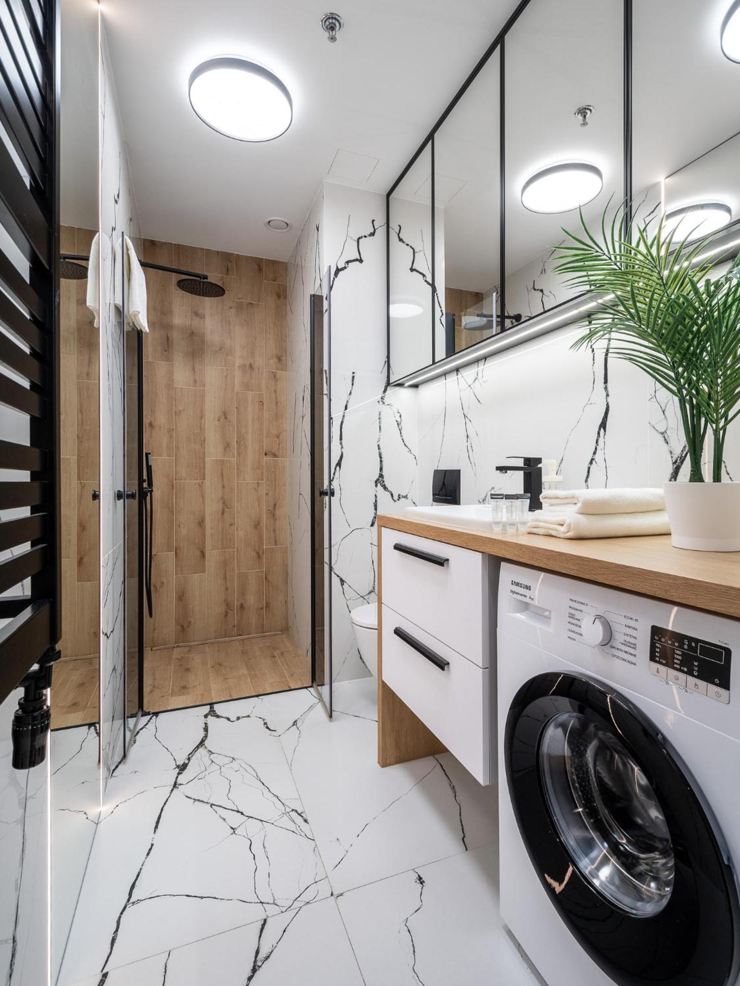 Apartamento Wola Tower Deluxe Separate Bedroom With Free Garage - By Perfect Varsóvia