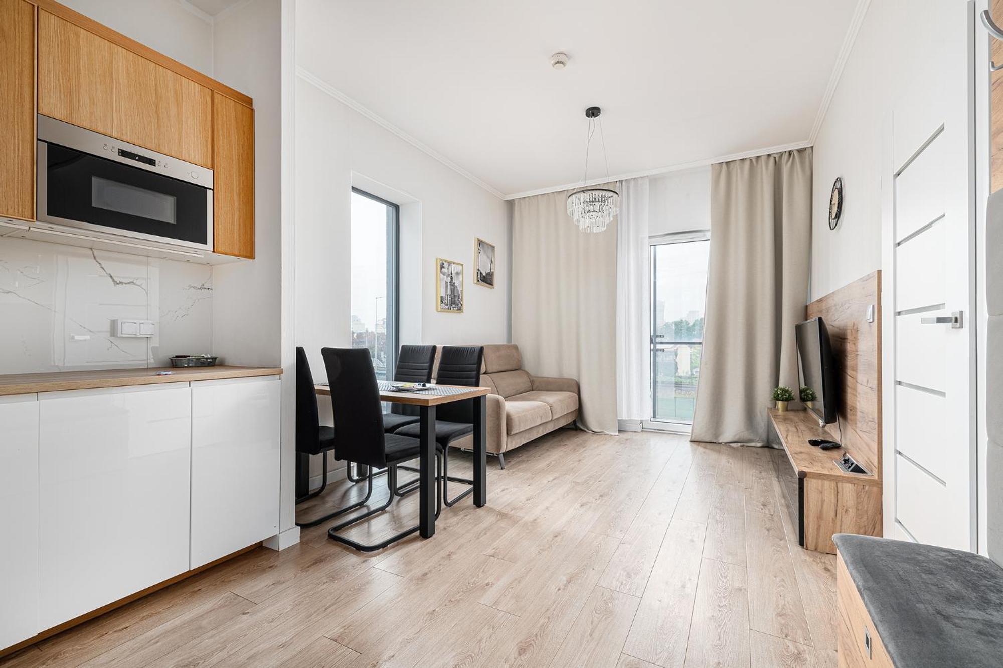 Rentplanet - Bliska Wola Apartment