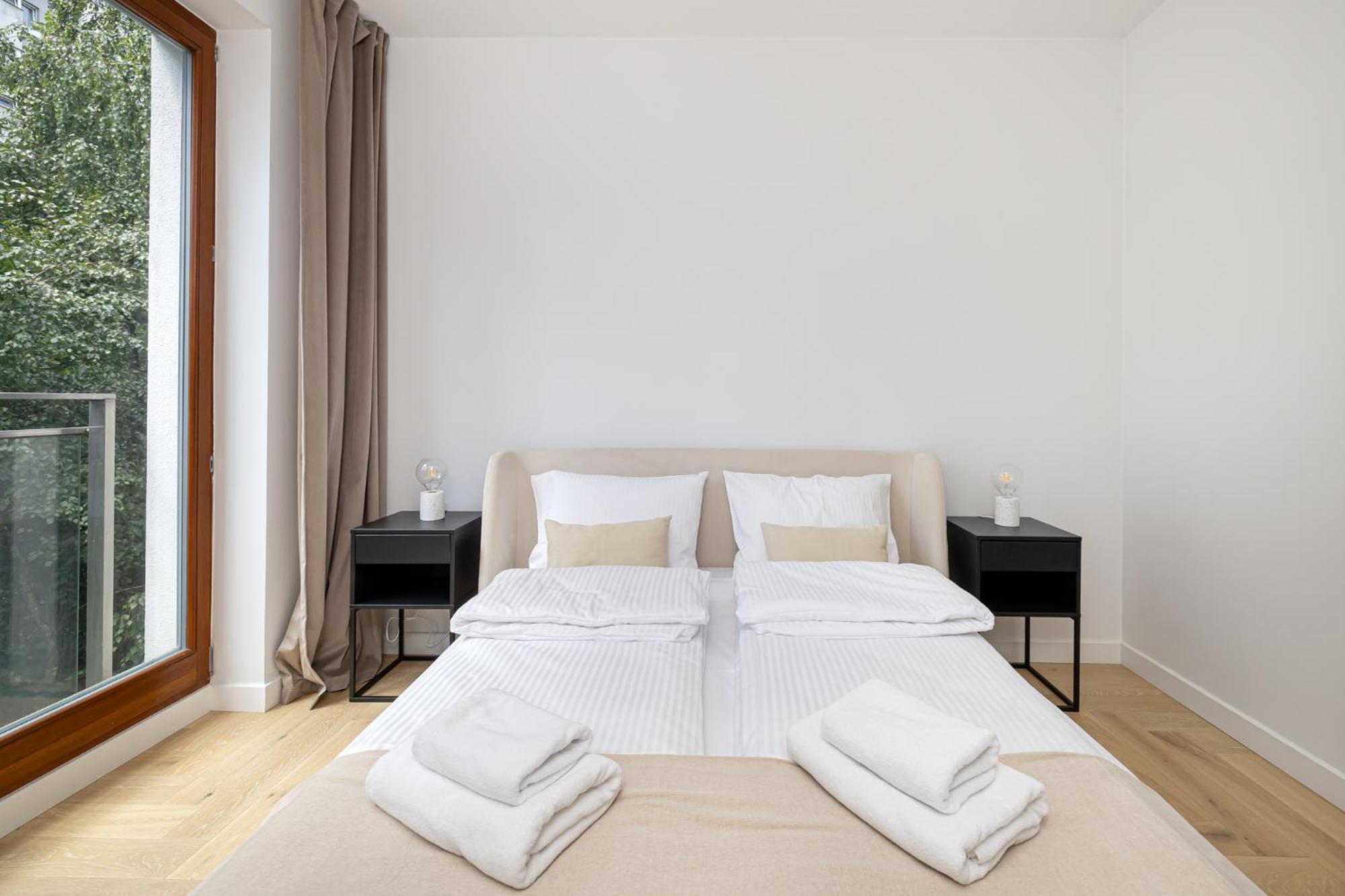 Căn hộ 3-bedroom Luxurious With View *