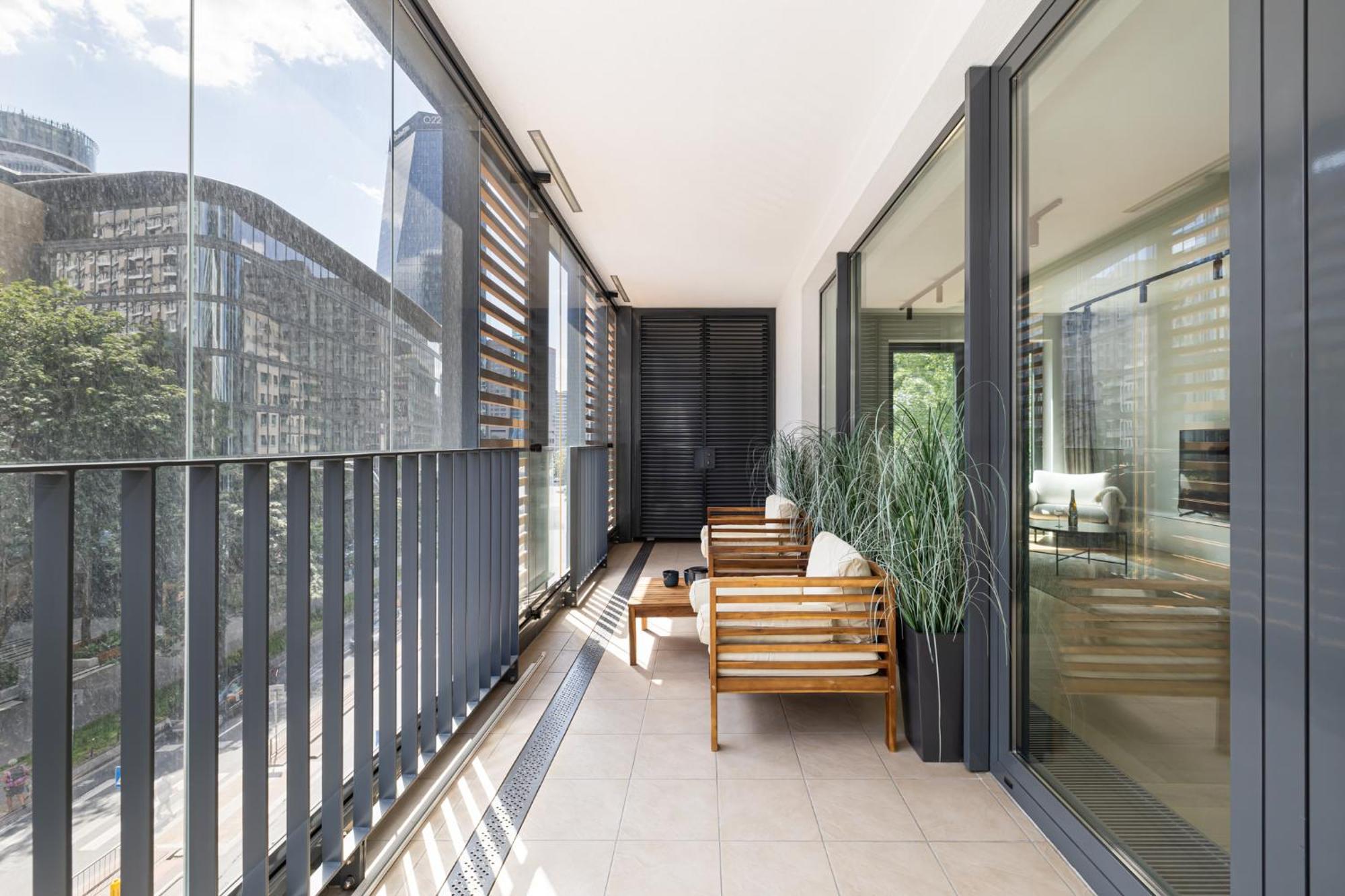 Căn hộ 3-bedroom Luxurious With View *