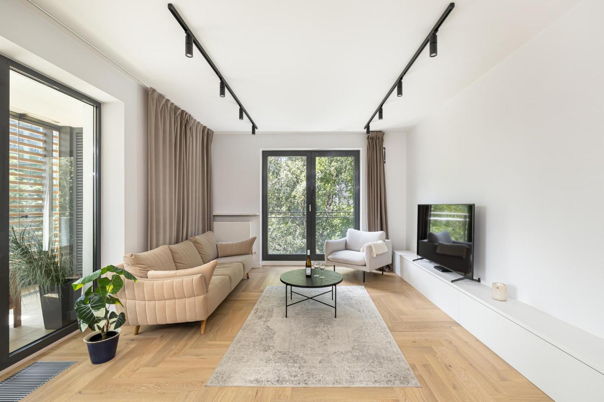Căn hộ 3-bedroom Luxurious With View *