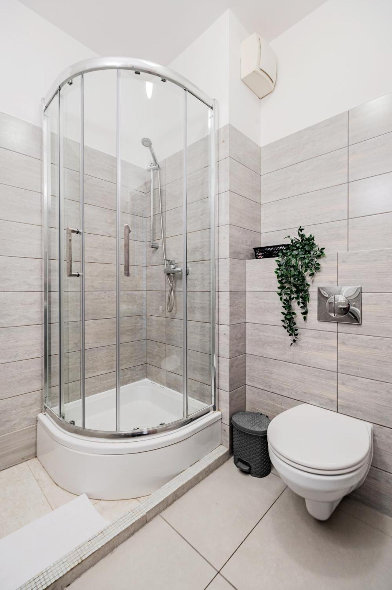 Apartment West Station By Arrenda Warsaw