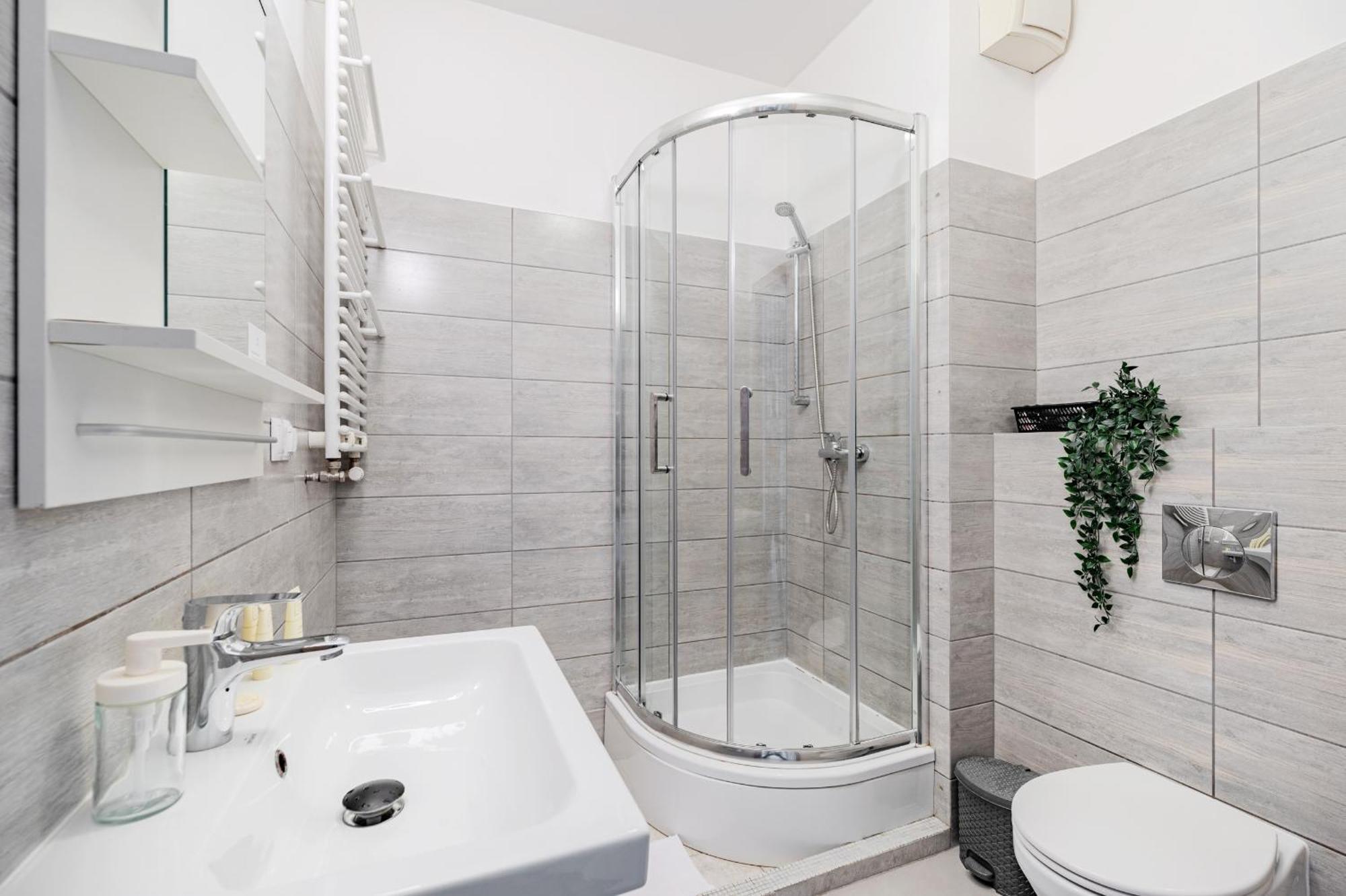 West Station By Arrenda Apartment