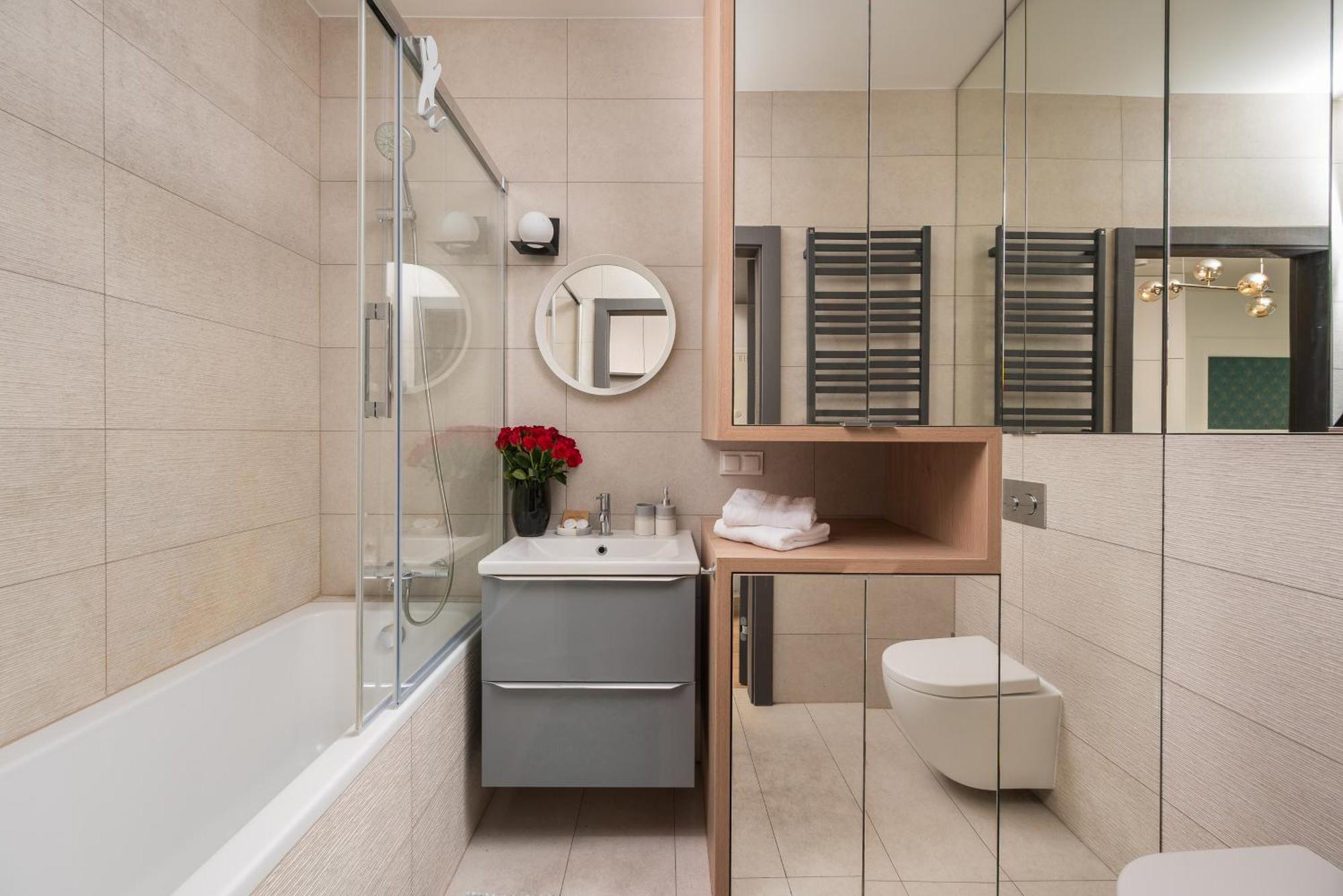 Urban Gem With Private Parking, Balcony At Metro Station, Only 10 Min To City Centre Varsóvia