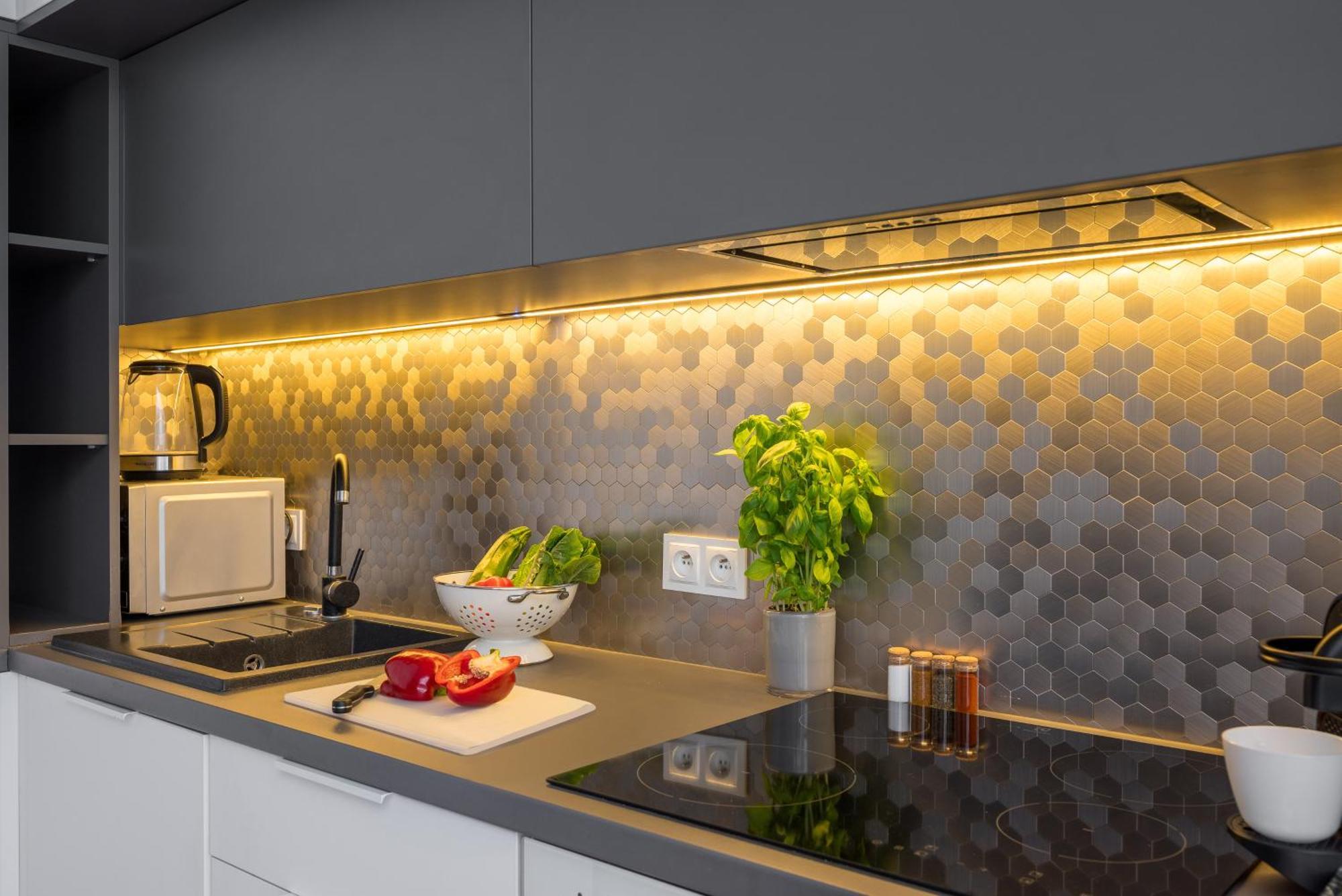 Apartment Urban Gem With Private Parking, Balcony At Metro Station, Only 10 Min To City Centre *