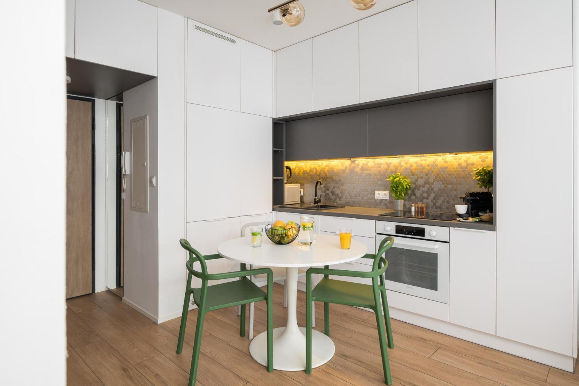 Urban Gem With Private Parking, Balcony At Metro Station, Only 10 Min To City Centre *