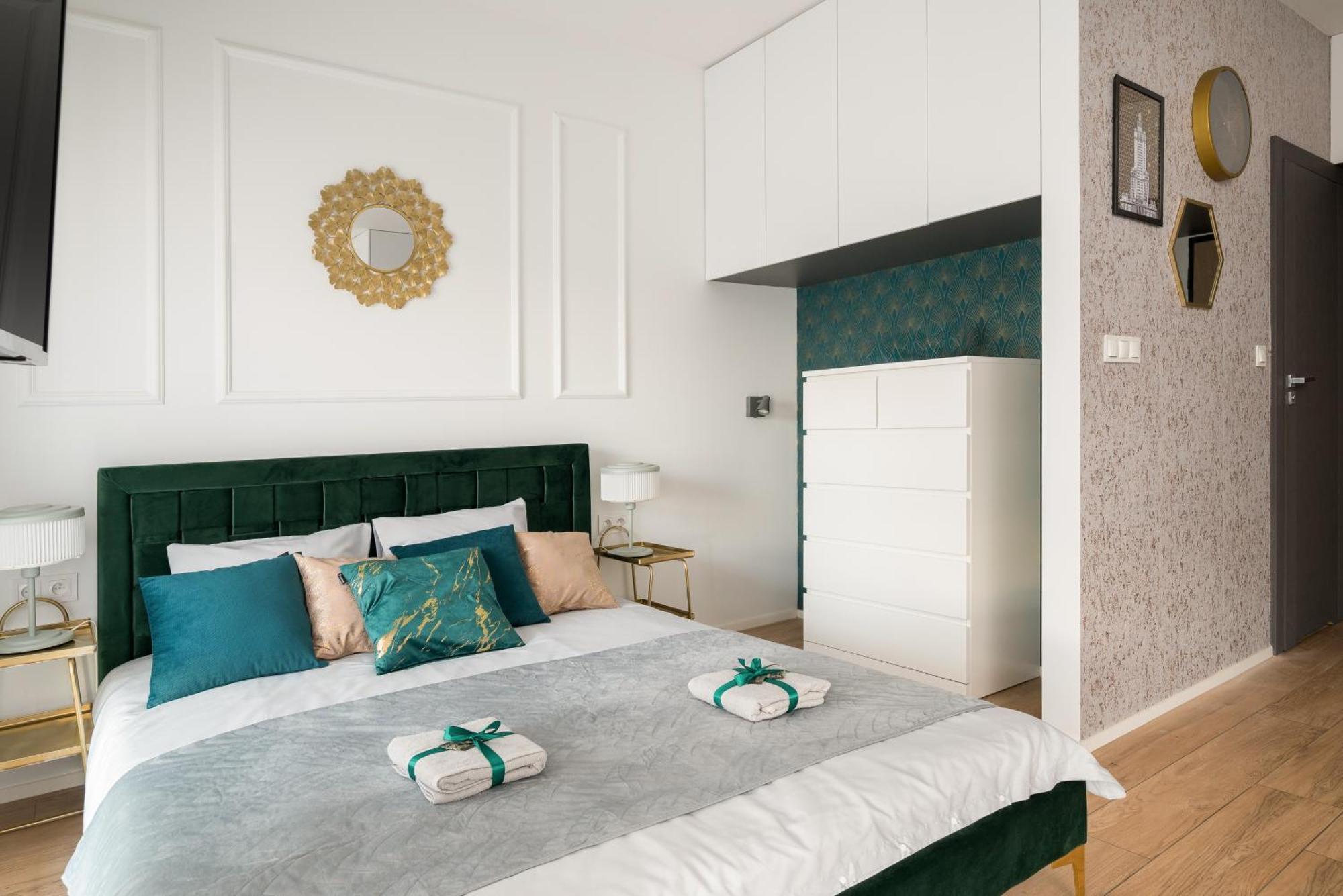 Urban Gem With Private Parking, Balcony At Metro Station, Only 10 Min To City Centre