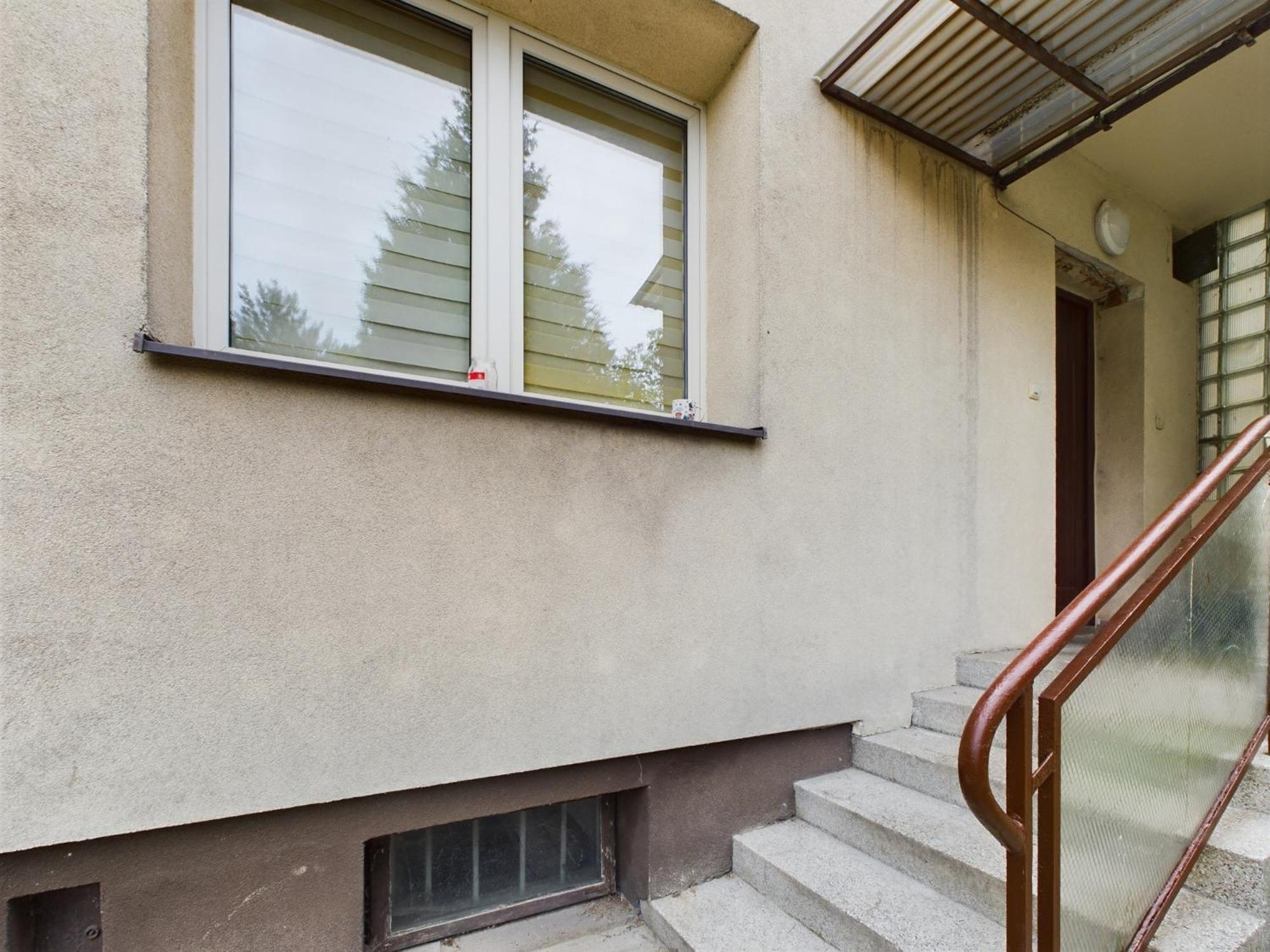 With Parking And Garden Near Chopin Airport By Renters Apartamento