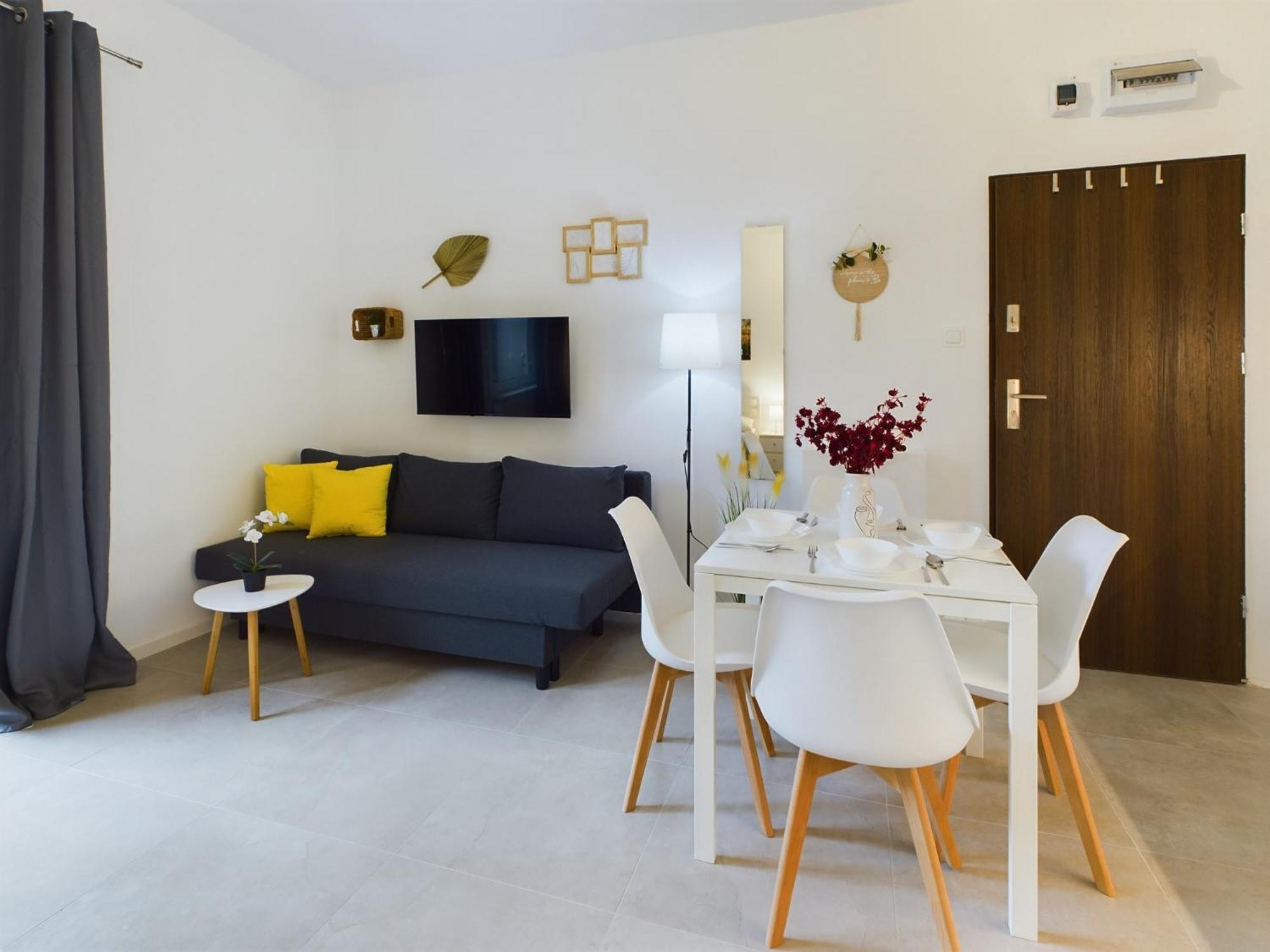 Apartamento With Parking And Garden Near Chopin Airport By Renters