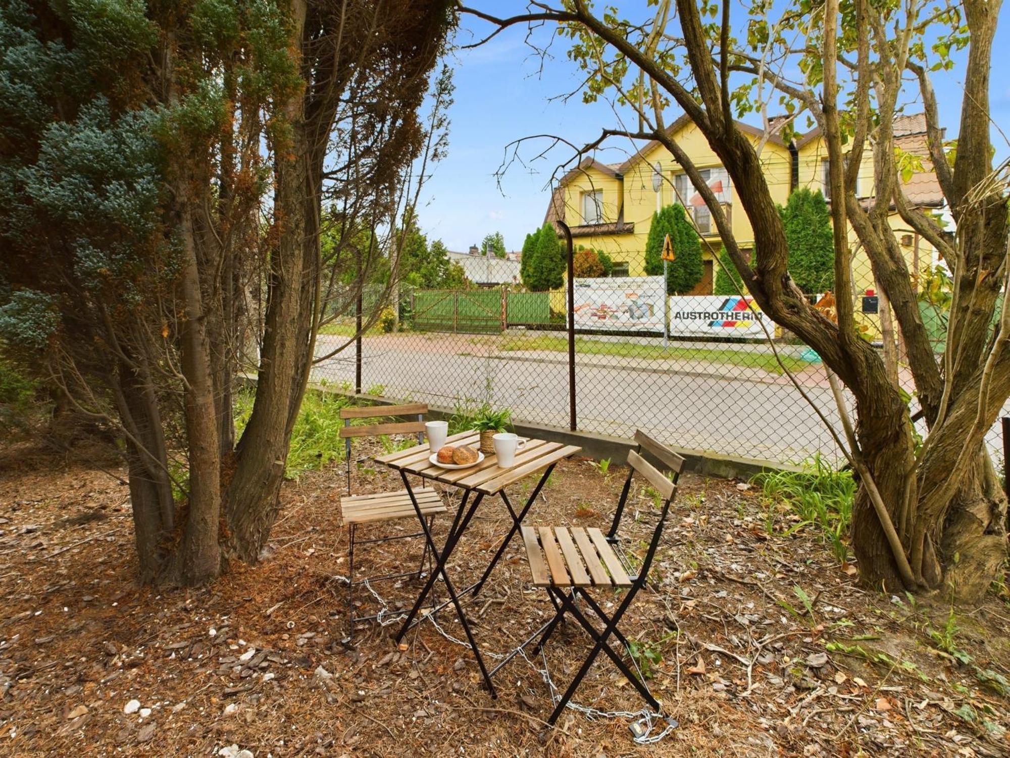With Parking And Garden Near Chopin Airport By Renters Apartamento *