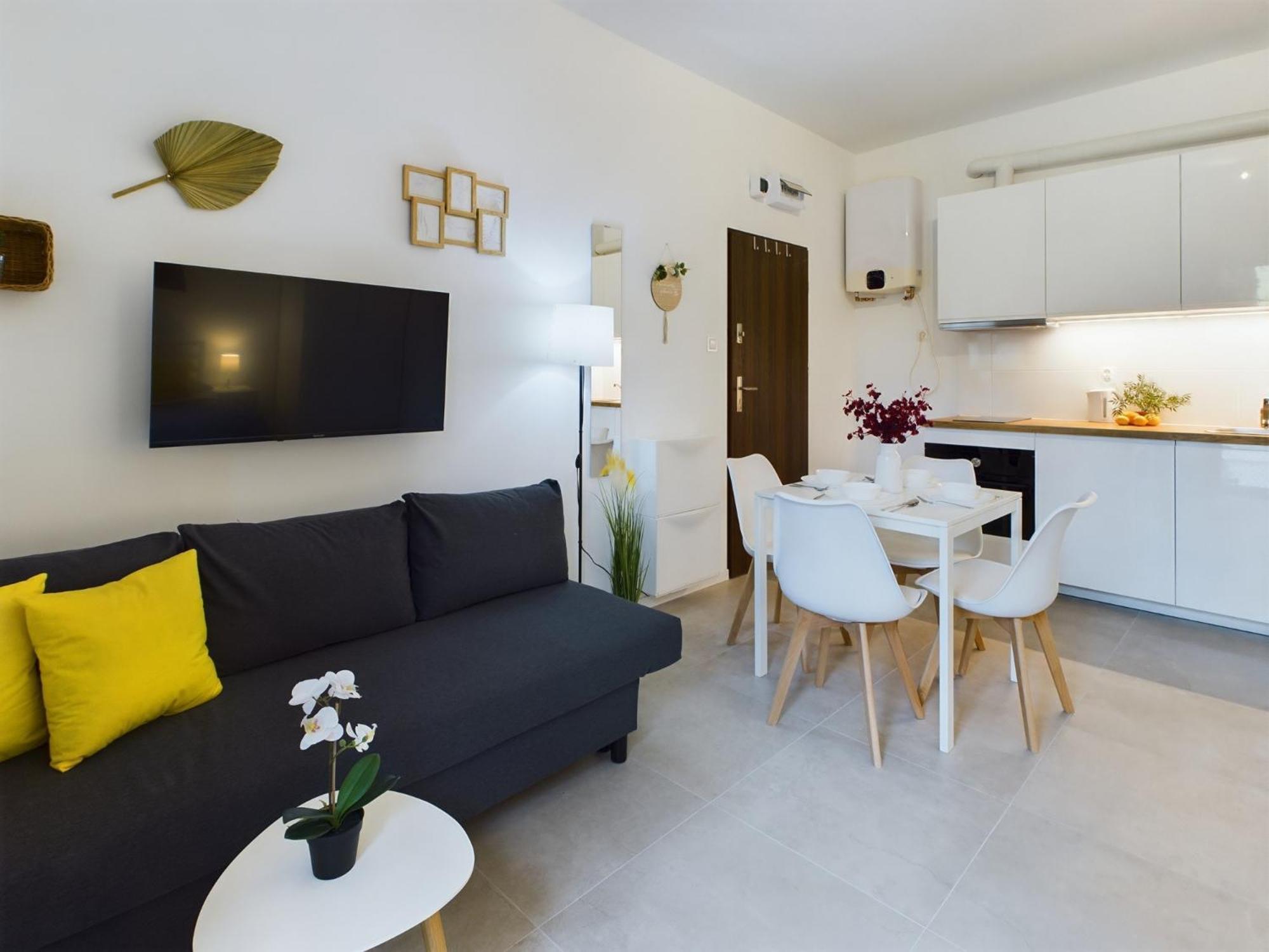 Apartamento With Parking And Garden Near Chopin Airport By Renters *