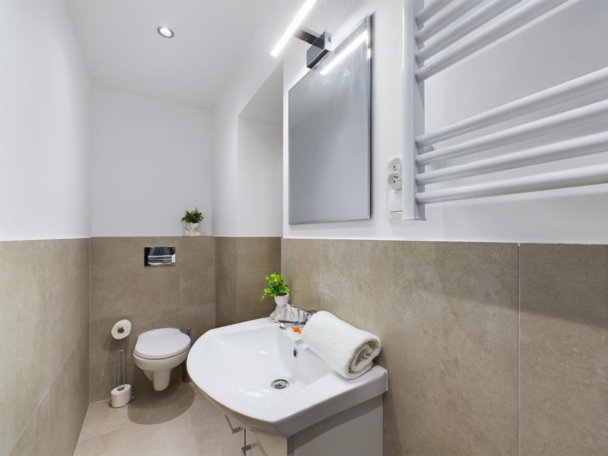With Parking And Garden Near Chopin Airport By Renters