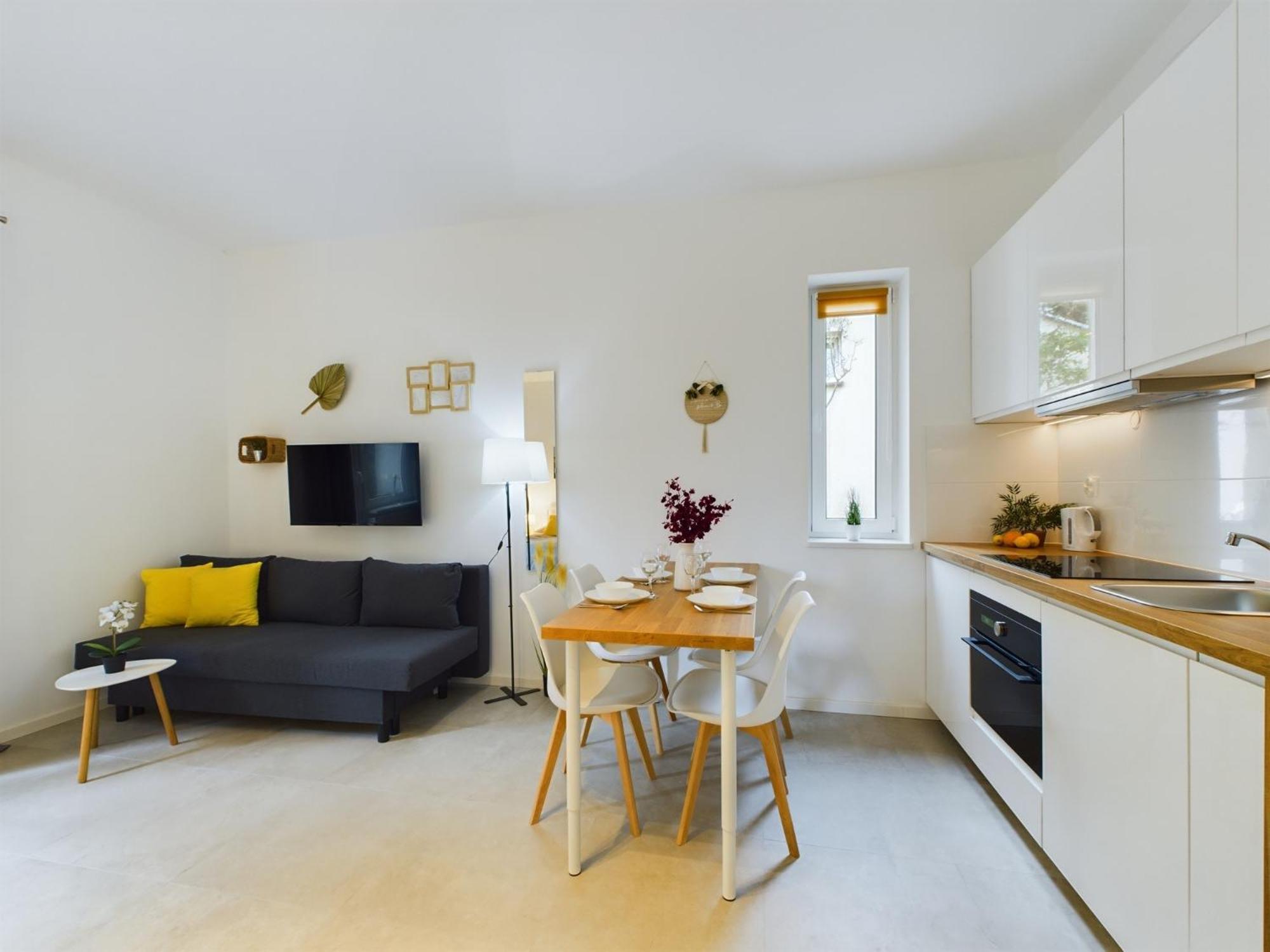 Apartamento With Parking And Garden Near Chopin Airport By Renters *