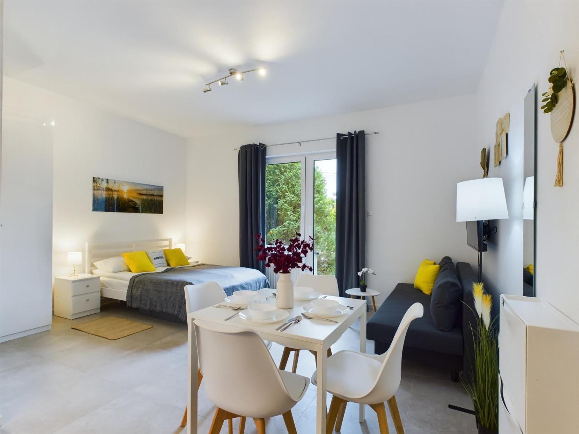With Parking And Garden Near Chopin Airport By Renters Apartamento Varsóvia