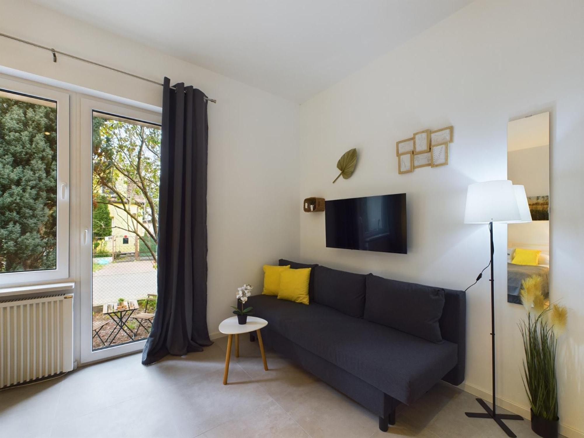 With Parking And Garden Near Chopin Airport By Renters Varsóvia