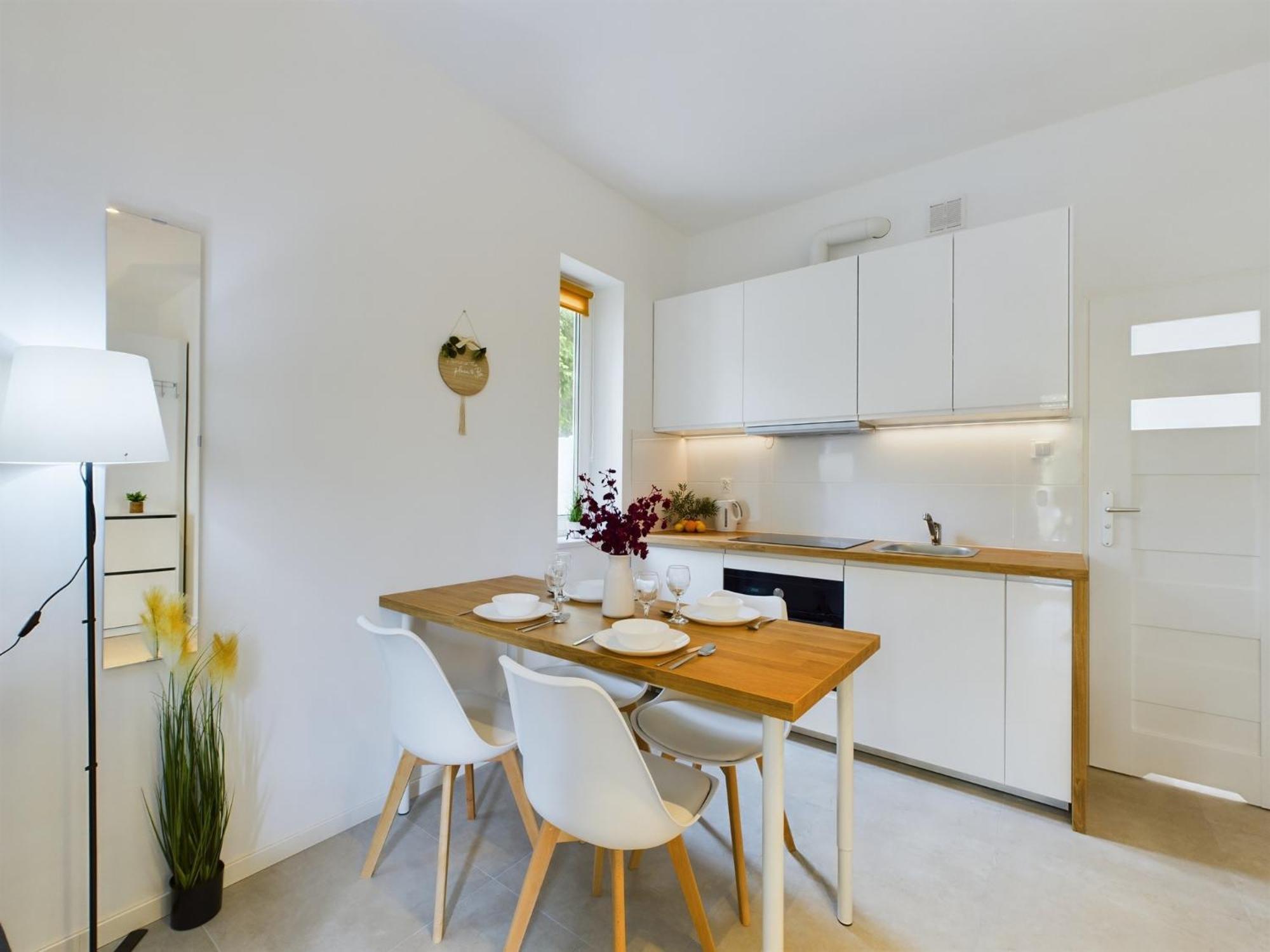 With Parking And Garden Near Chopin Airport By Renters * Varsóvia