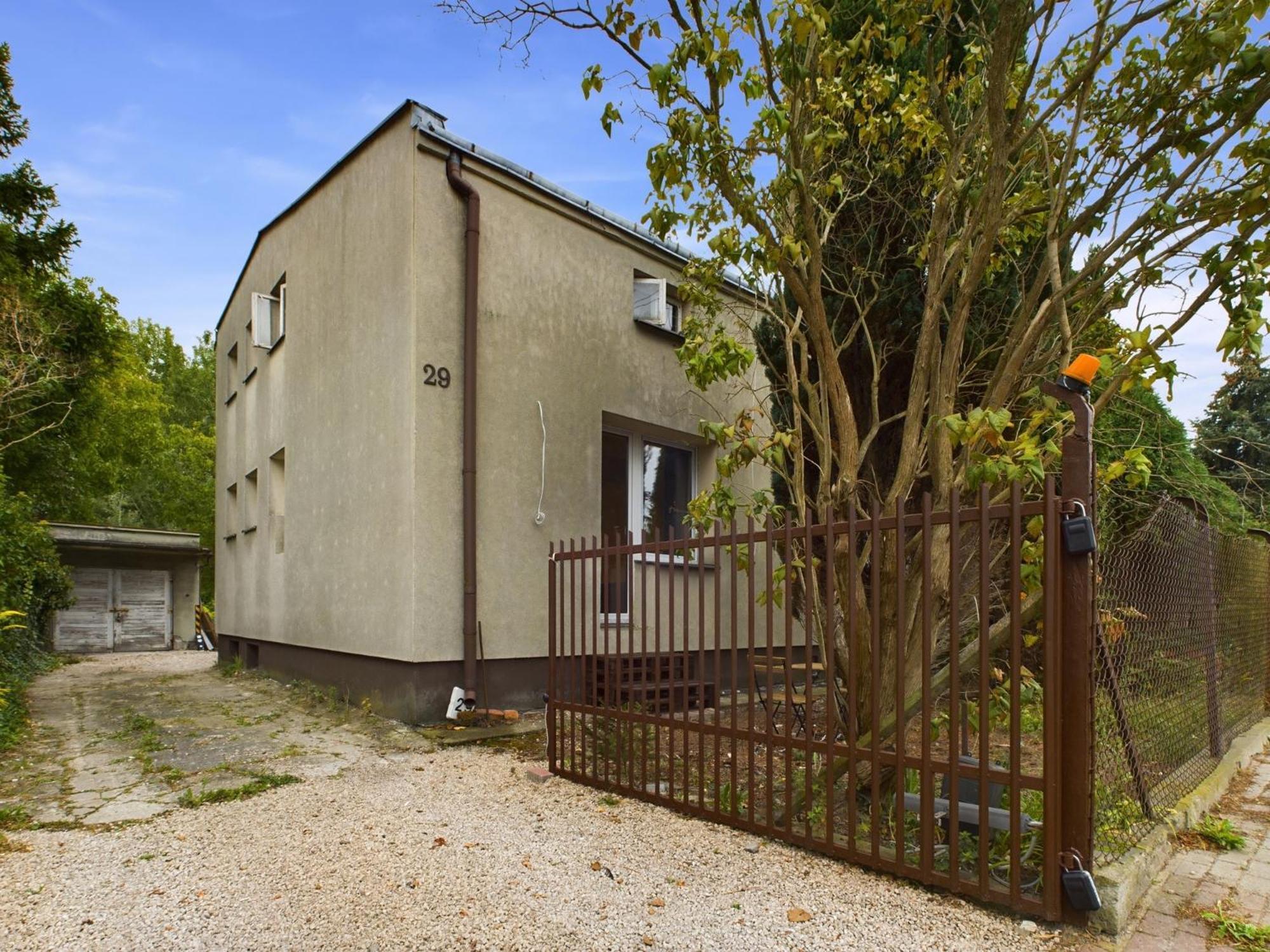 With Parking And Garden Near Chopin Airport By Renters Apartamento