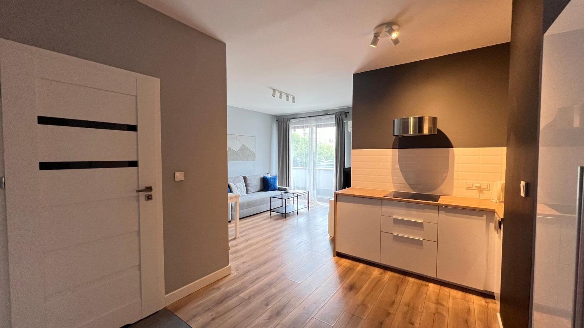 Close To Chopin Airport, Free Parking Apartment *