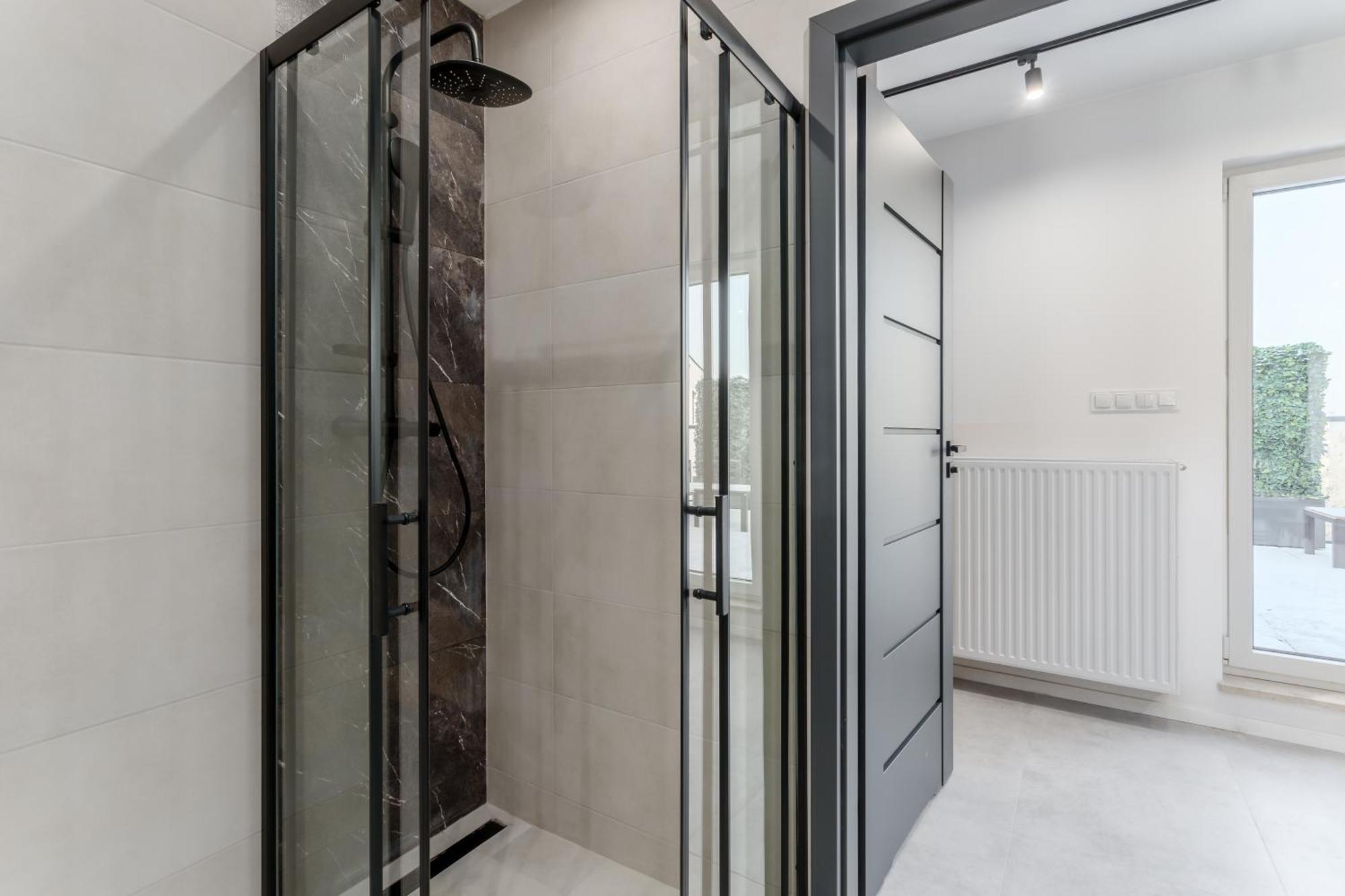 Modern & Luxurious With Private Jacuzzi Warsaw