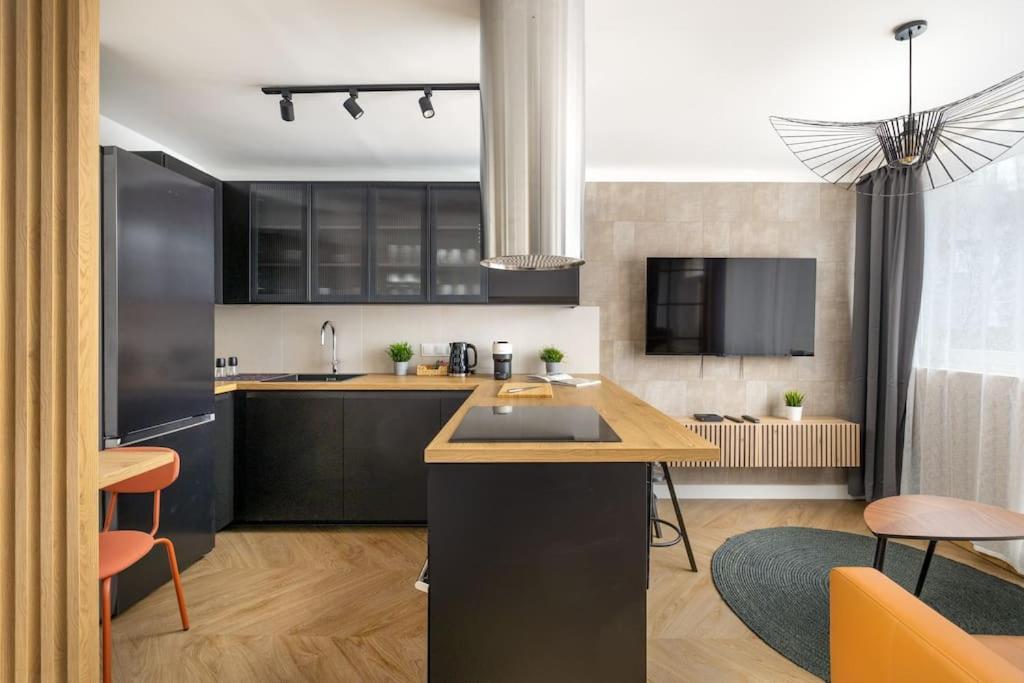 Apartment City Center Modern By Ecru Wwa63 *