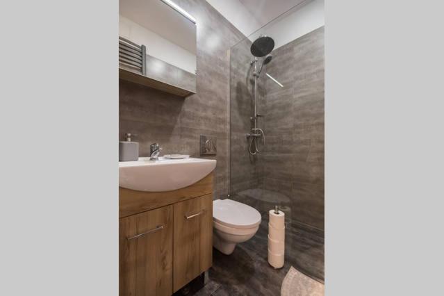 Traveler's Dream Cozy&comfortable Close To The Airport Good Communication With The City Center