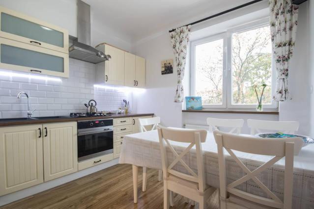 Traveler's Dream Cozy&comfortable Close To The Airport Good Communication With The City Center Homestay Warsaw
