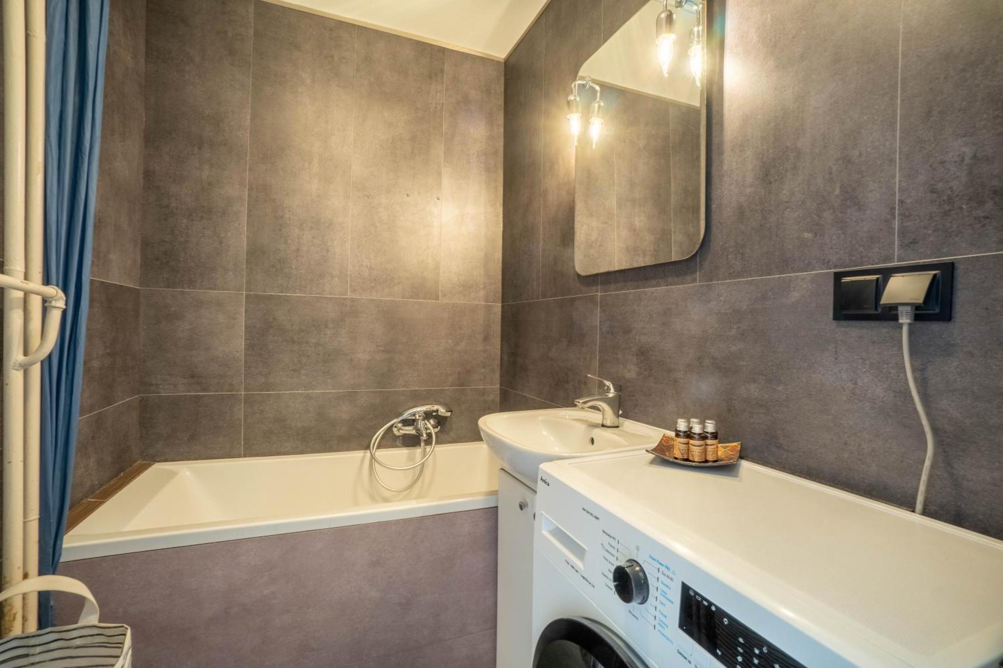 Spacious In Wola By Ecru Wwa91 Apartamento *