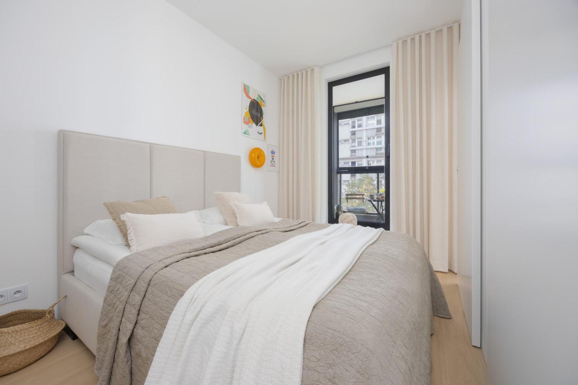 Stylish Grzybowska By Renters Apartment *