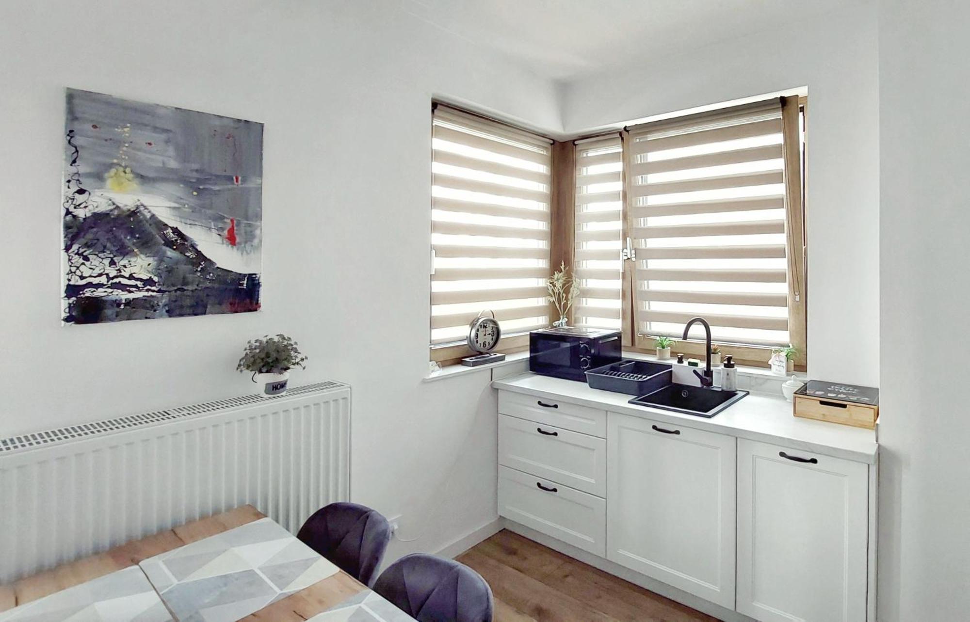 Apartment M&r Airport&business Wynalazek - Fast Wi-fi - Underground Garage - Self Check-in - Netflix - 6 Min From Chopin Airport *