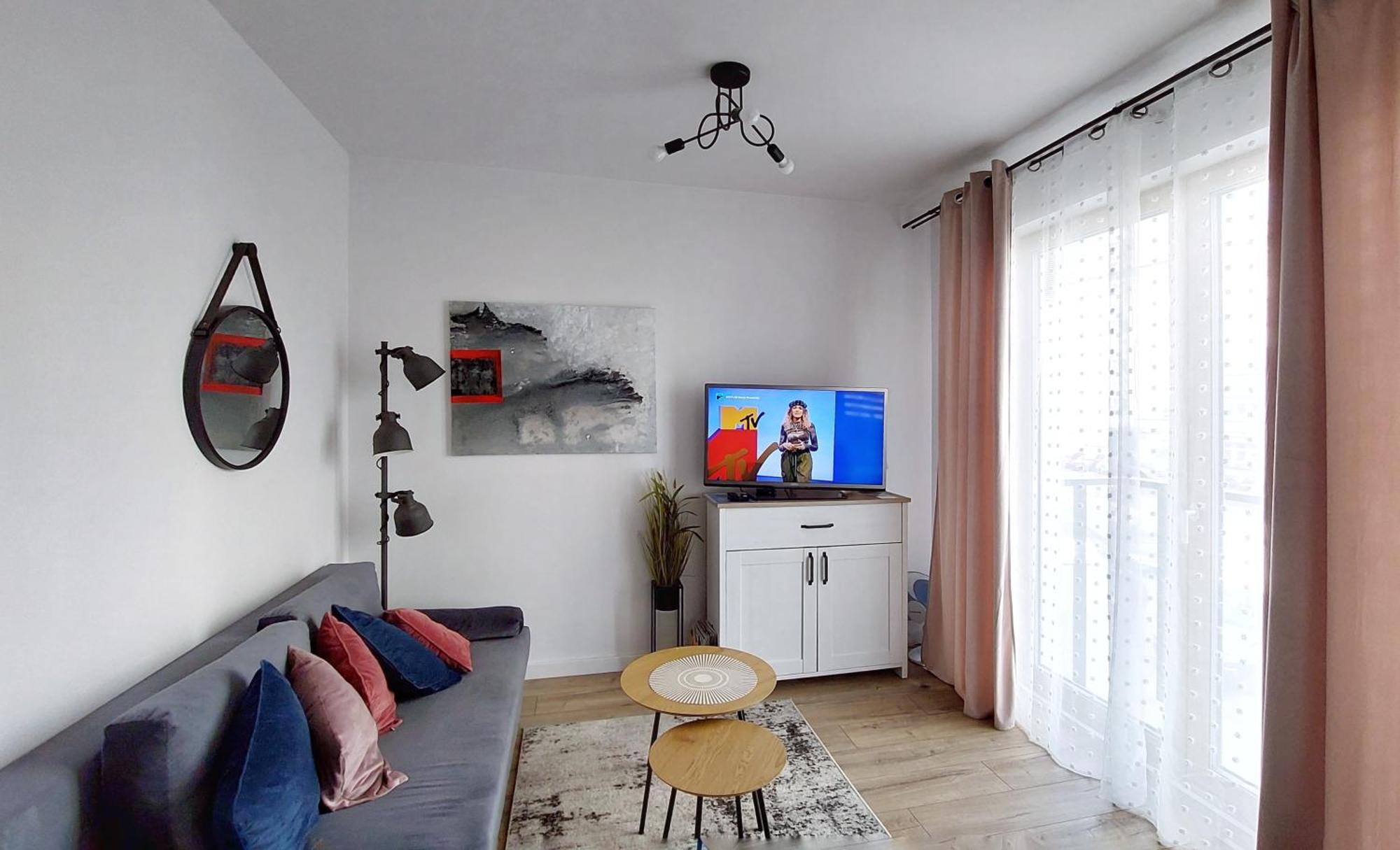 M&r Airport&business Wynalazek - Fast Wi-fi - Underground Garage - Self Check-in - Netflix - 6 Min From Chopin Airport