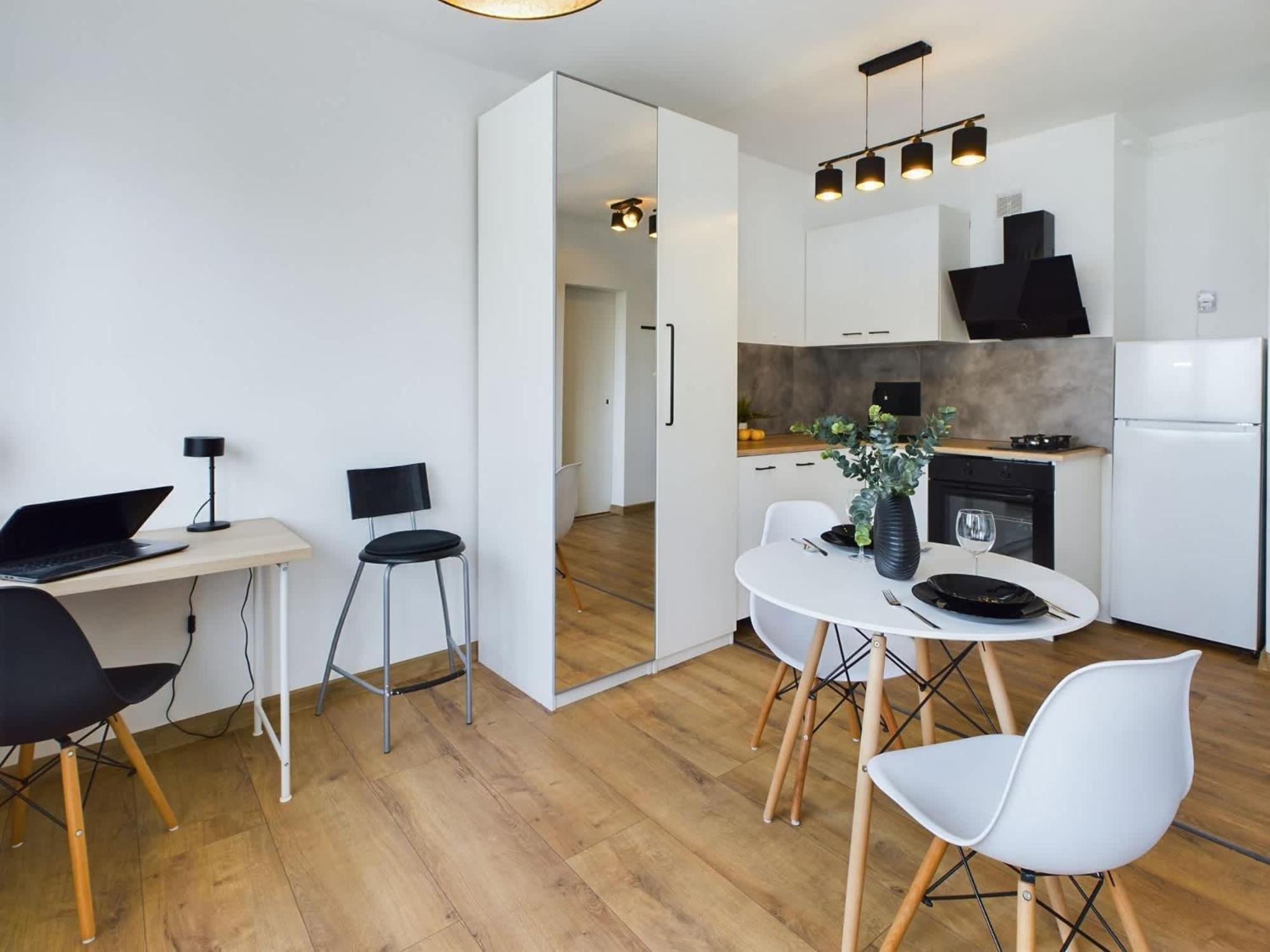 Bright In Downtown By Renters Apartment Warsaw
