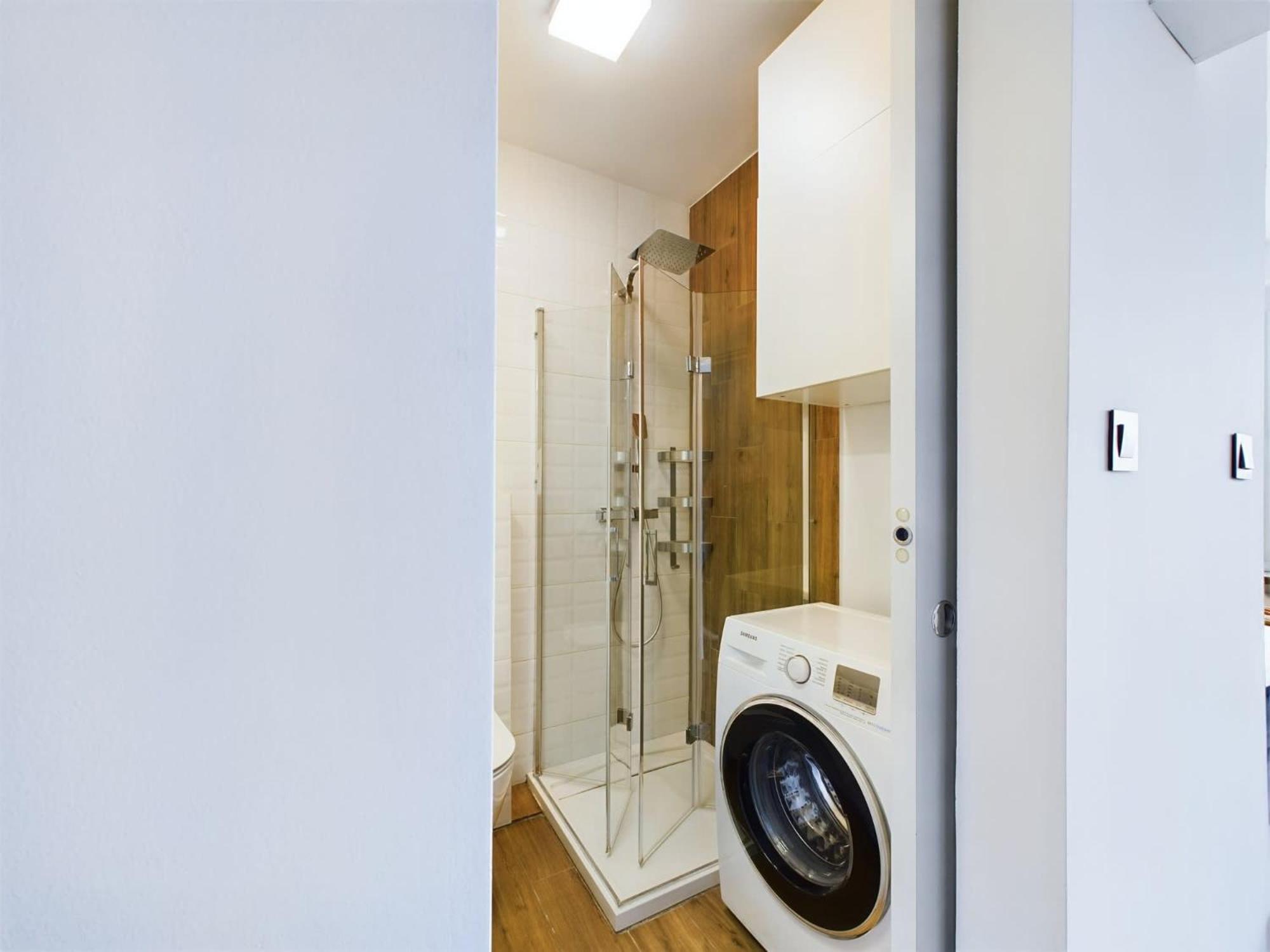 Bright In Downtown By Renters