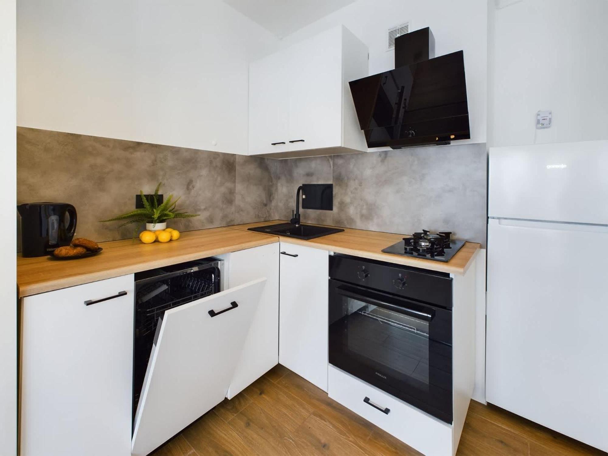 Bright In Downtown By Renters Apartment