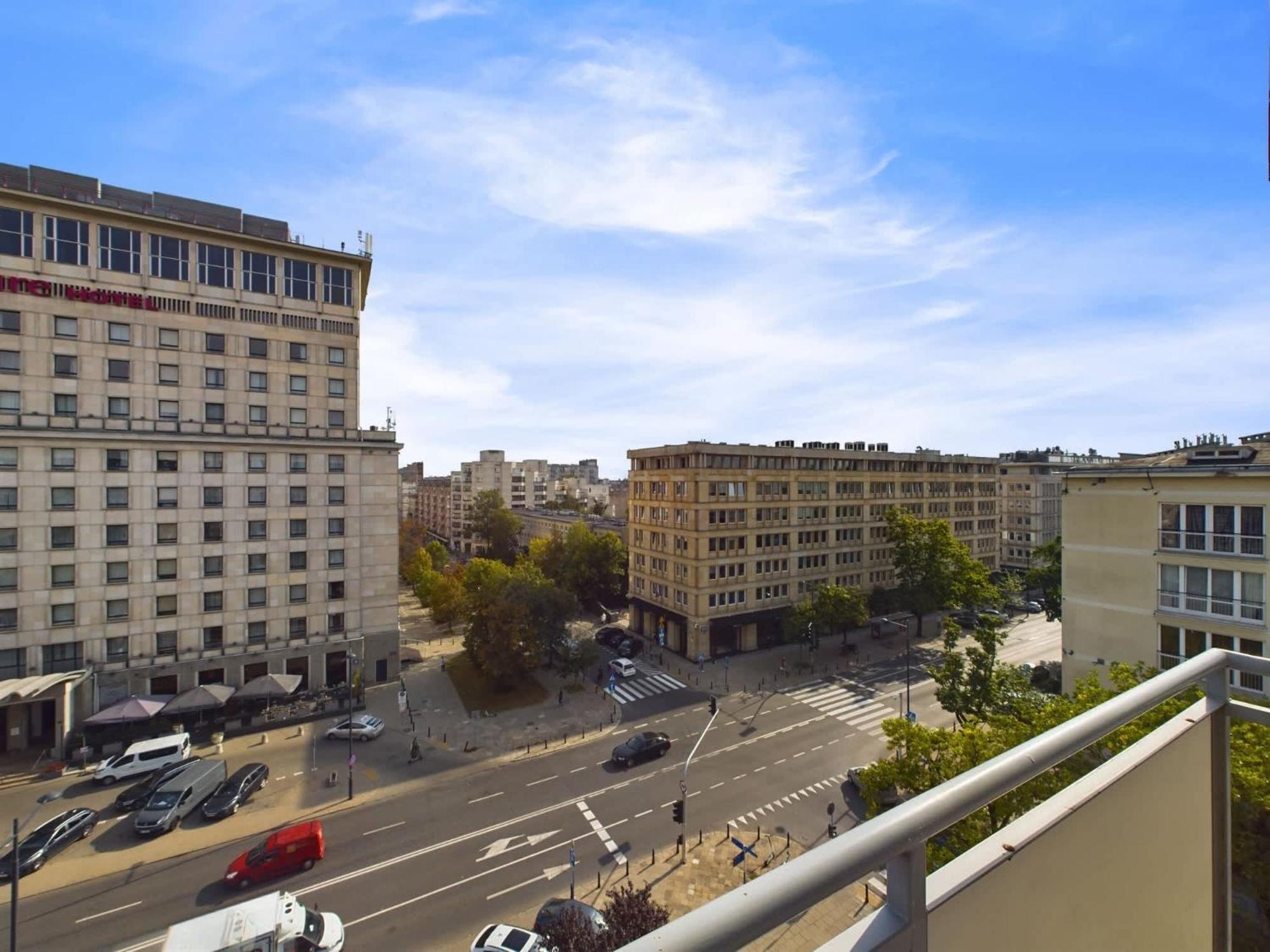 Bright In Downtown By Renters Apartment