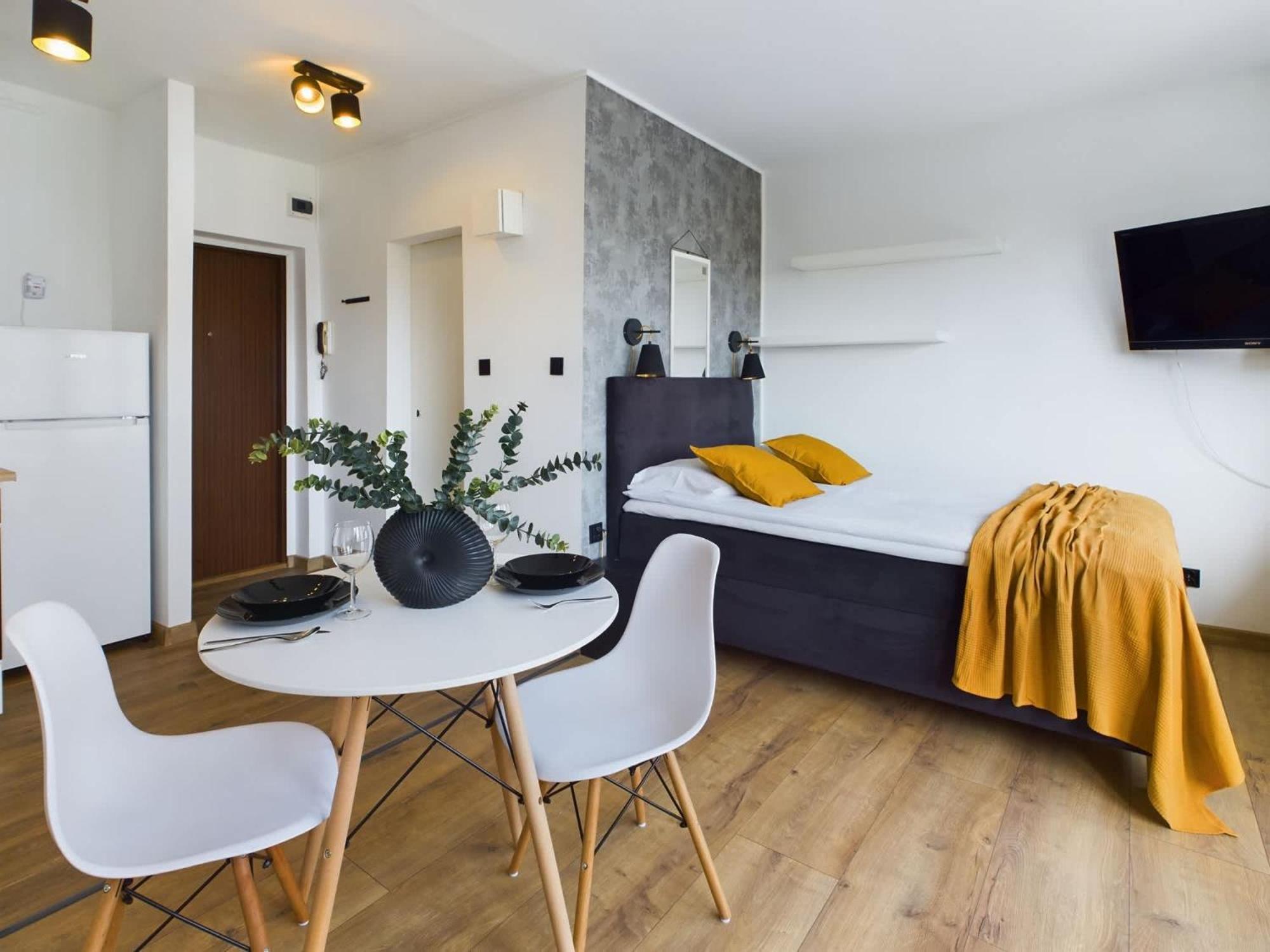 Bright In Downtown By Renters