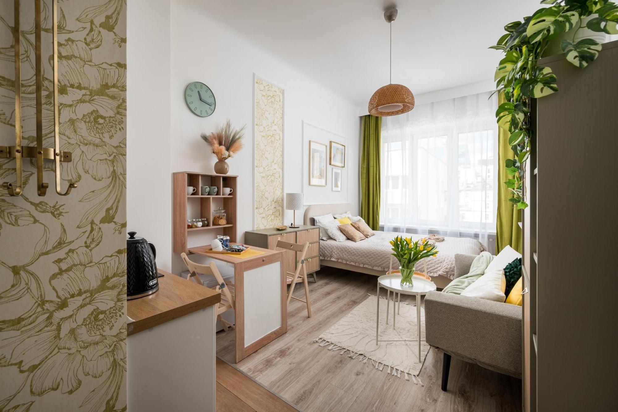 Pink Elephant 2x1br In Historic Tenement House 1 Km From